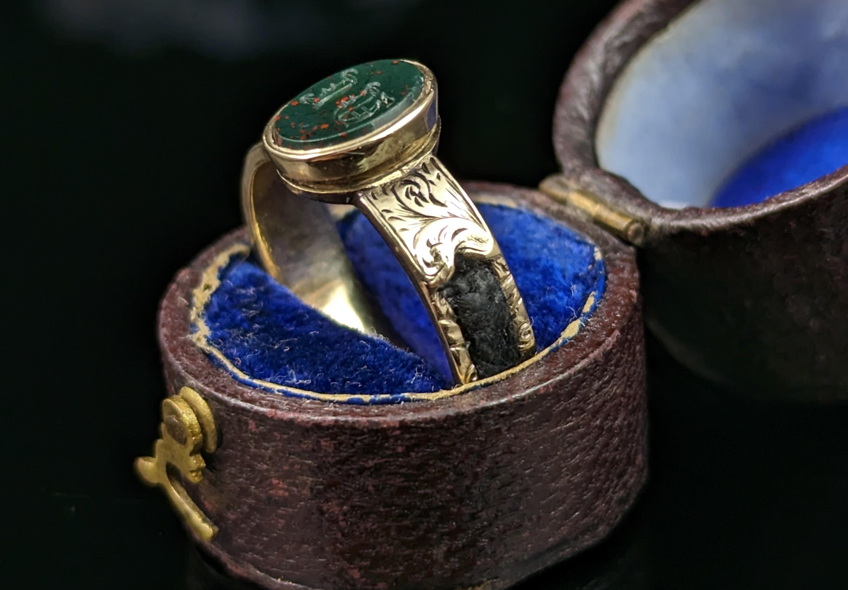 Bague médaillon de deuil ancienne, intaille en pierre de sang, bague Poison, or 15 carats 3