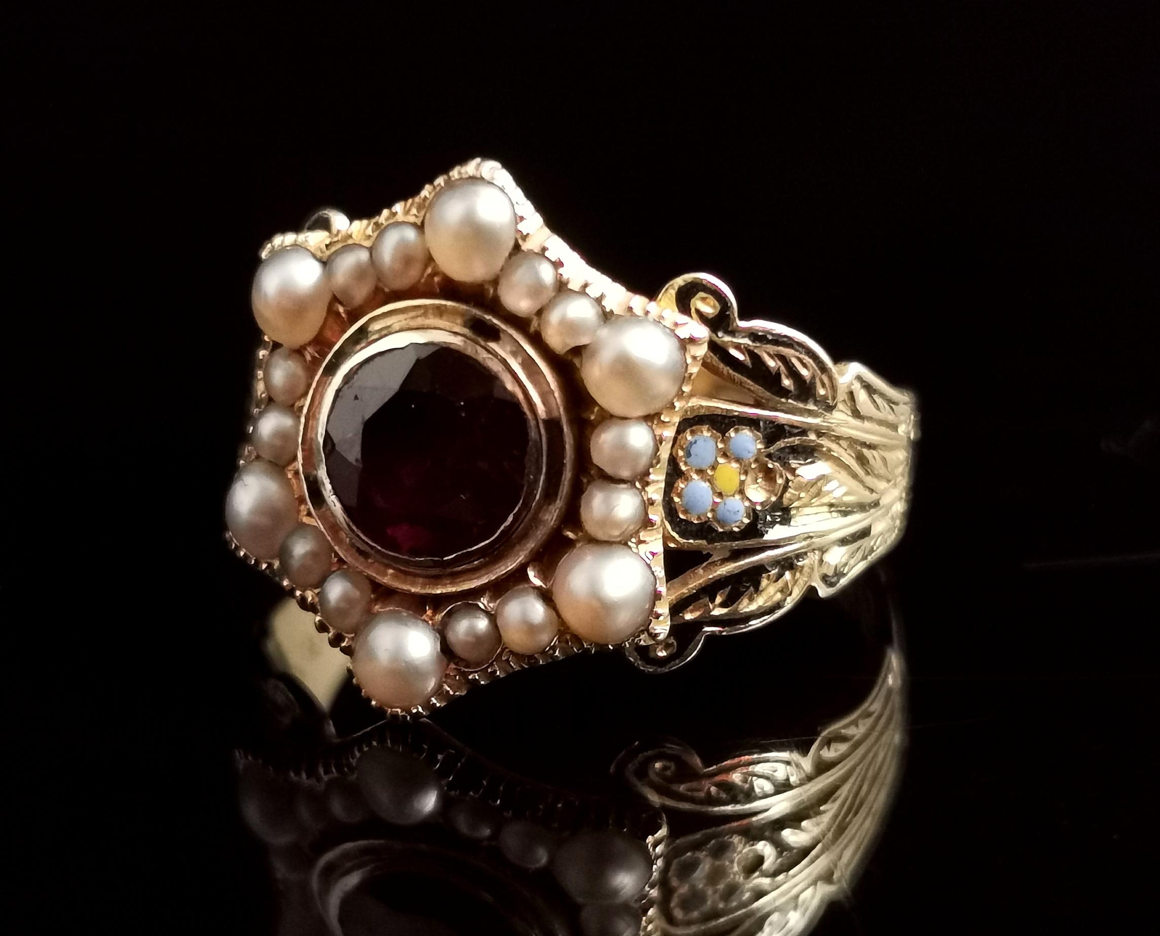 Antique Mourning Ring, 18 Karat Gold, Enamel, Pearl and Garnet, William IV  In Fair Condition In NEWARK, GB