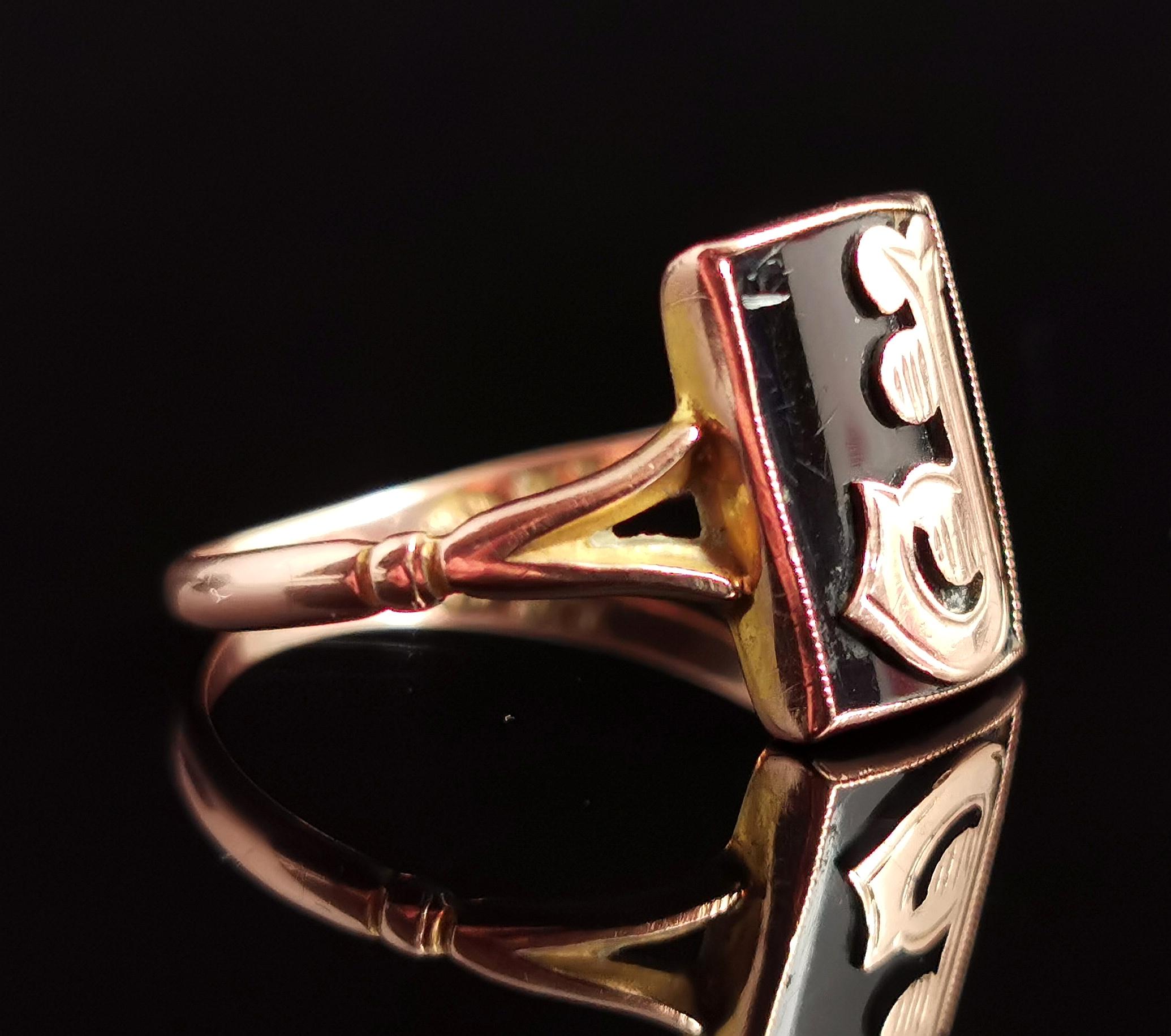 Antique Mourning Ring, 9k Rose Gold, Onyx, Initial J, Edwardian In Fair Condition In NEWARK, GB