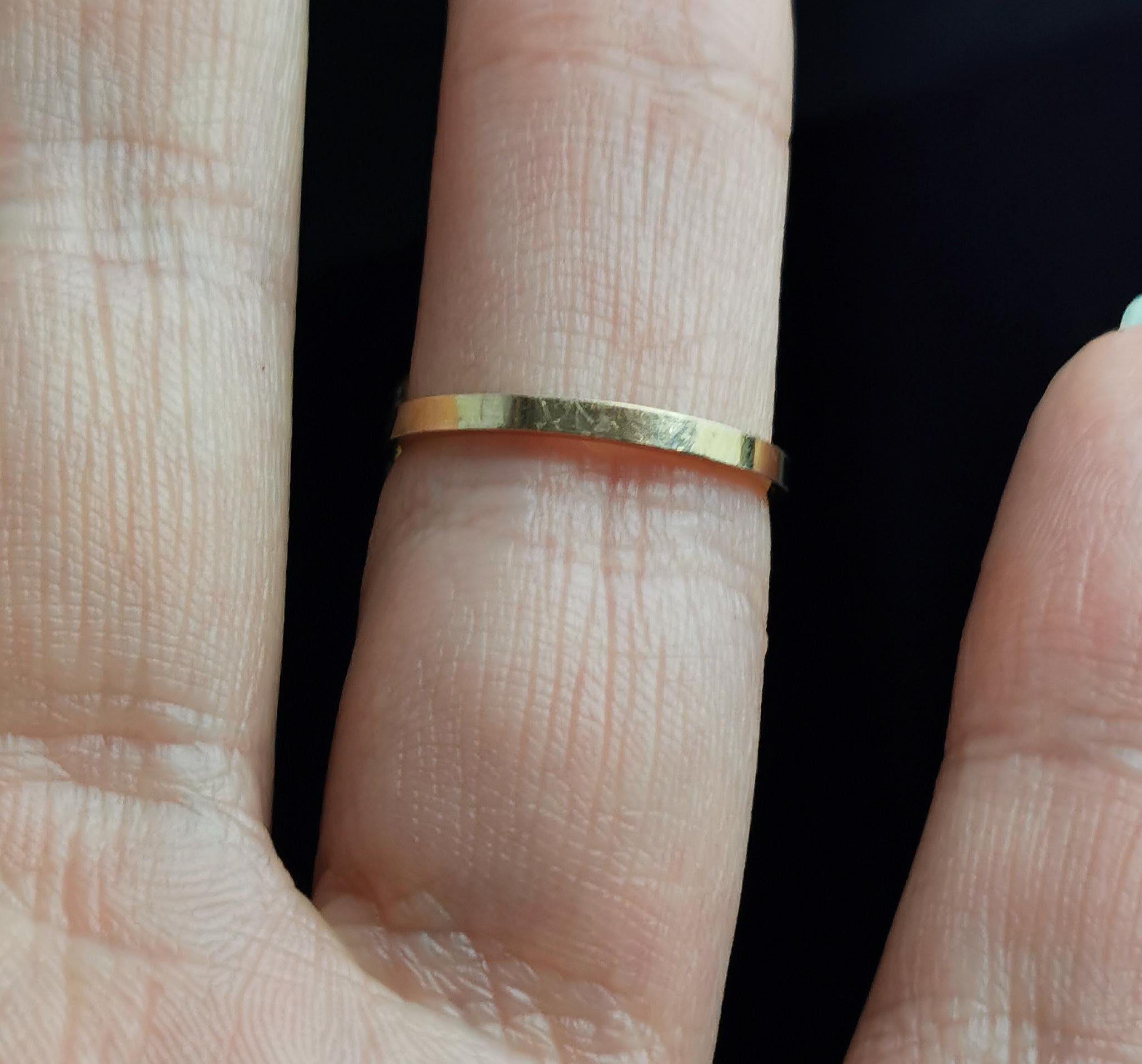Bague de deuil ancienne, or jaune 9 carats, travail de cheveux, convertition 2