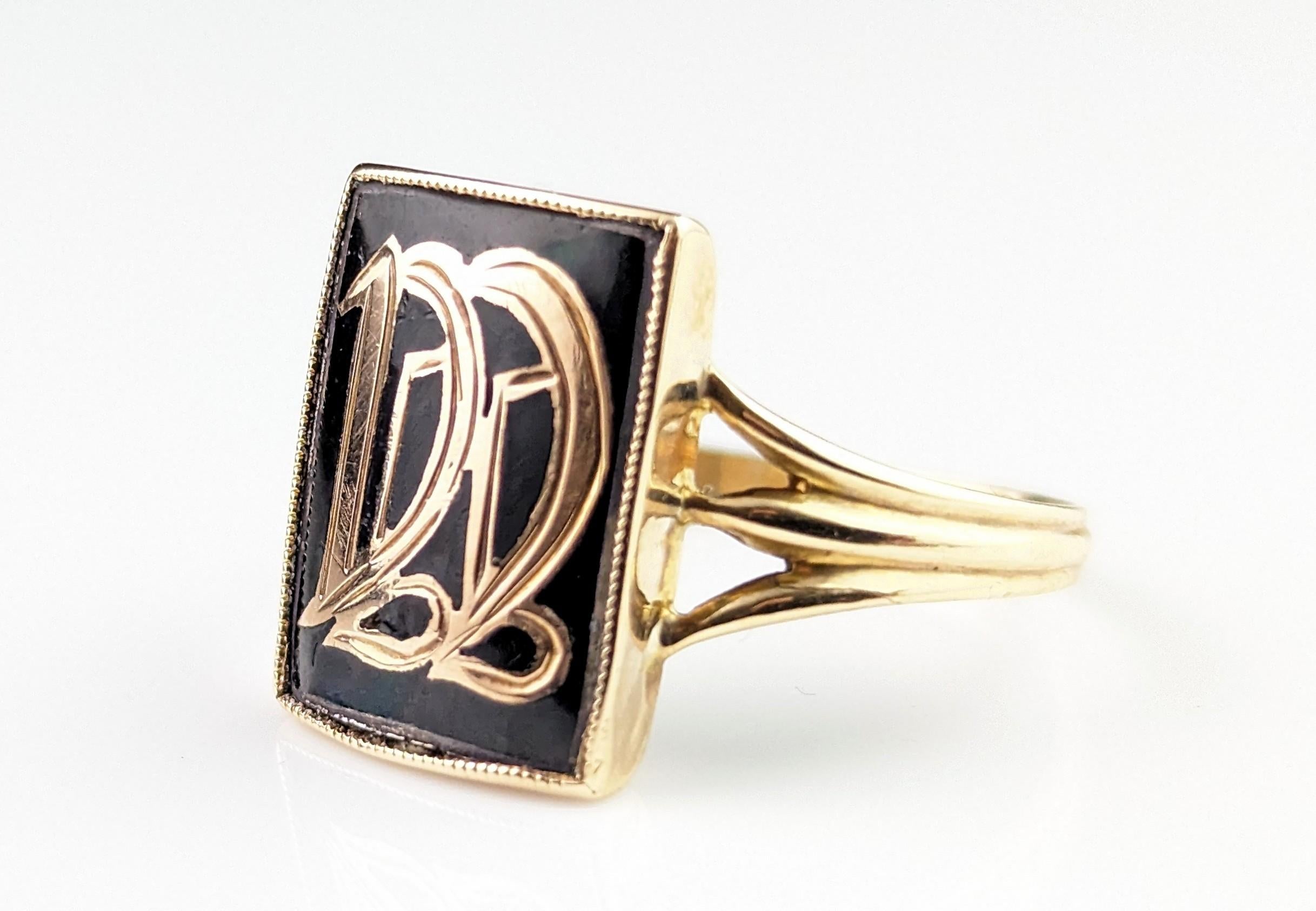 Antique Mourning signet ring, initial DD, black enamel and 9k gold  For Sale 7