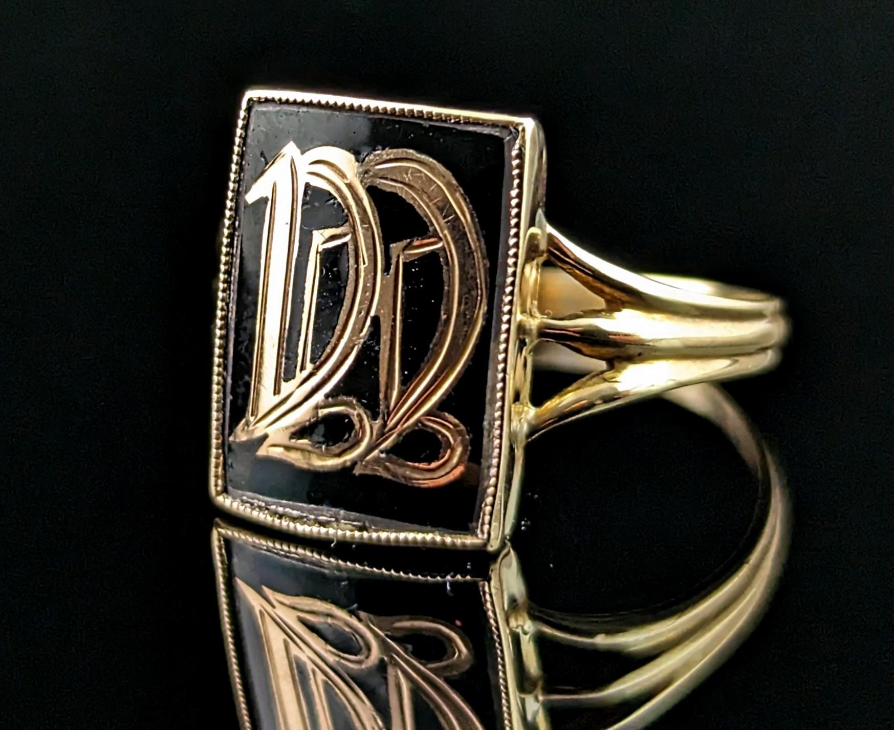 Antique Mourning signet ring, initial DD, black enamel and 9k gold  For Sale 1