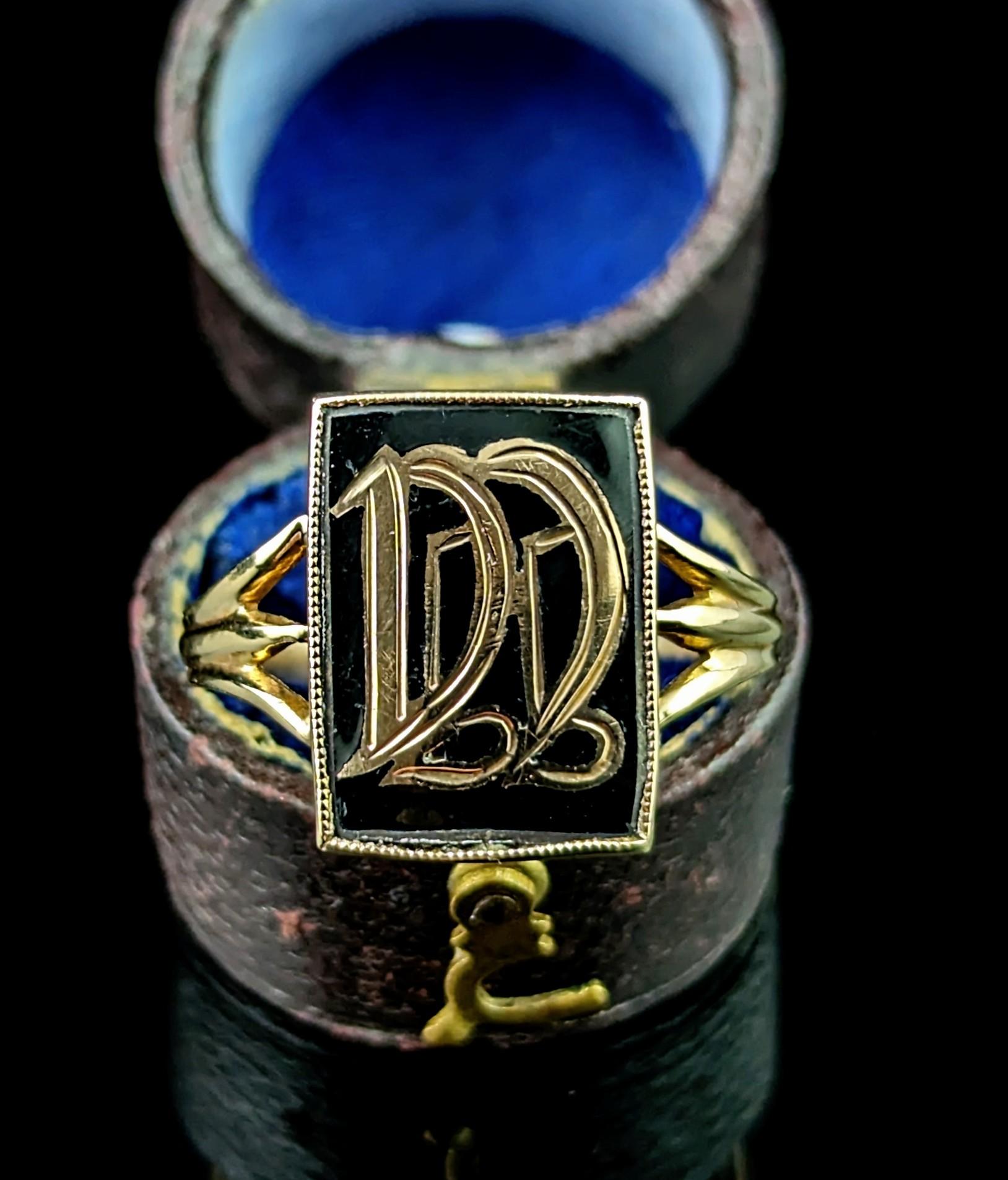 Antique Mourning signet ring, initial DD, black enamel and 9k gold  For Sale 2