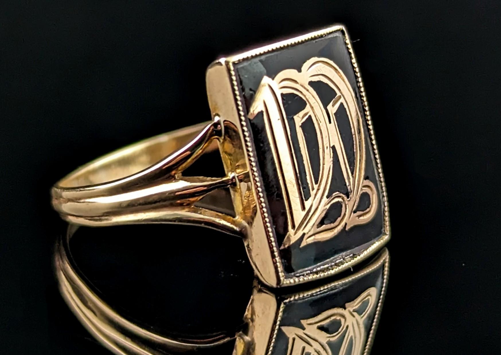 Antique Mourning signet ring, initial DD, black enamel and 9k gold  For Sale 3