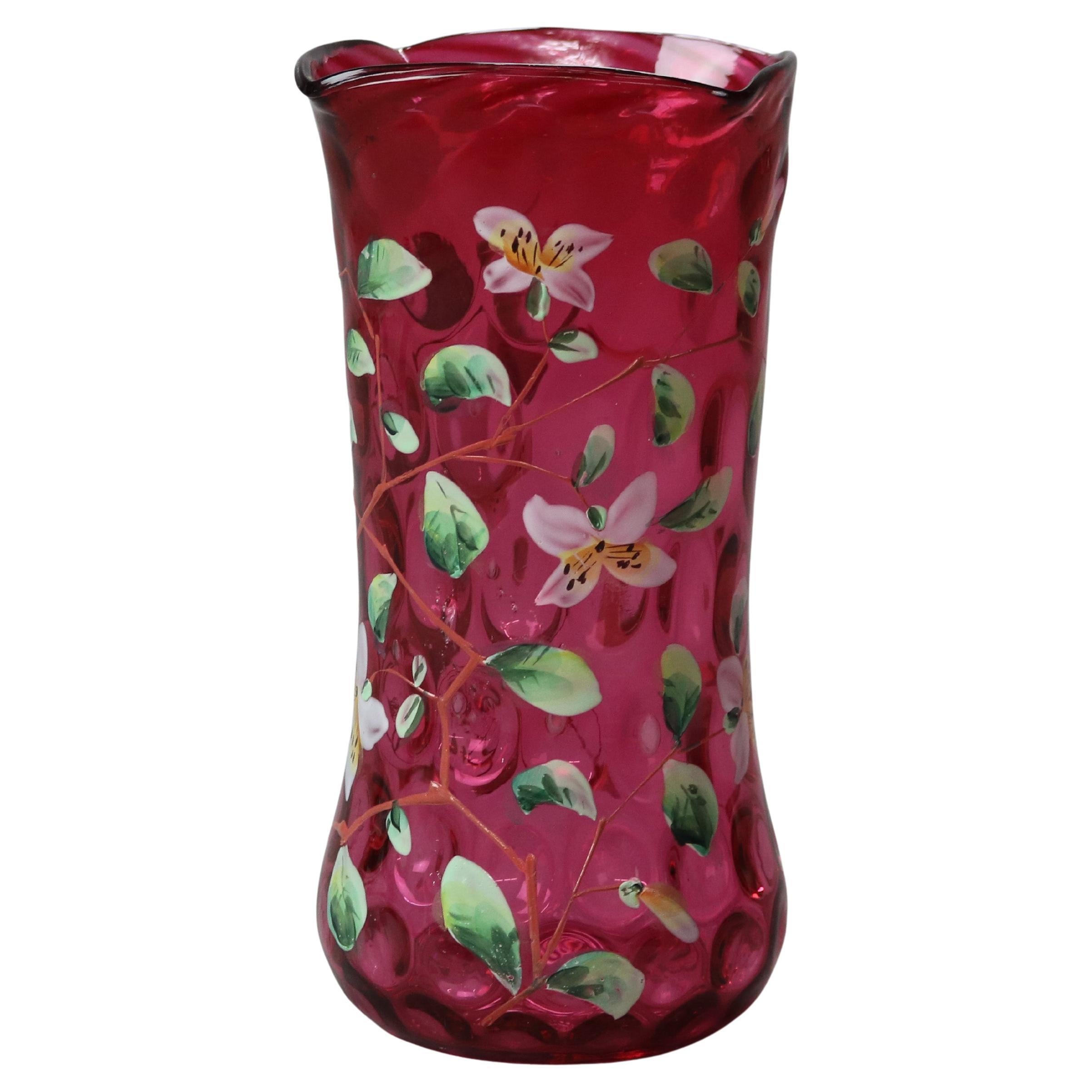 Antico vaso in stile Mt Washington smaltato a mano con macchie di mirtilli rossi c1900