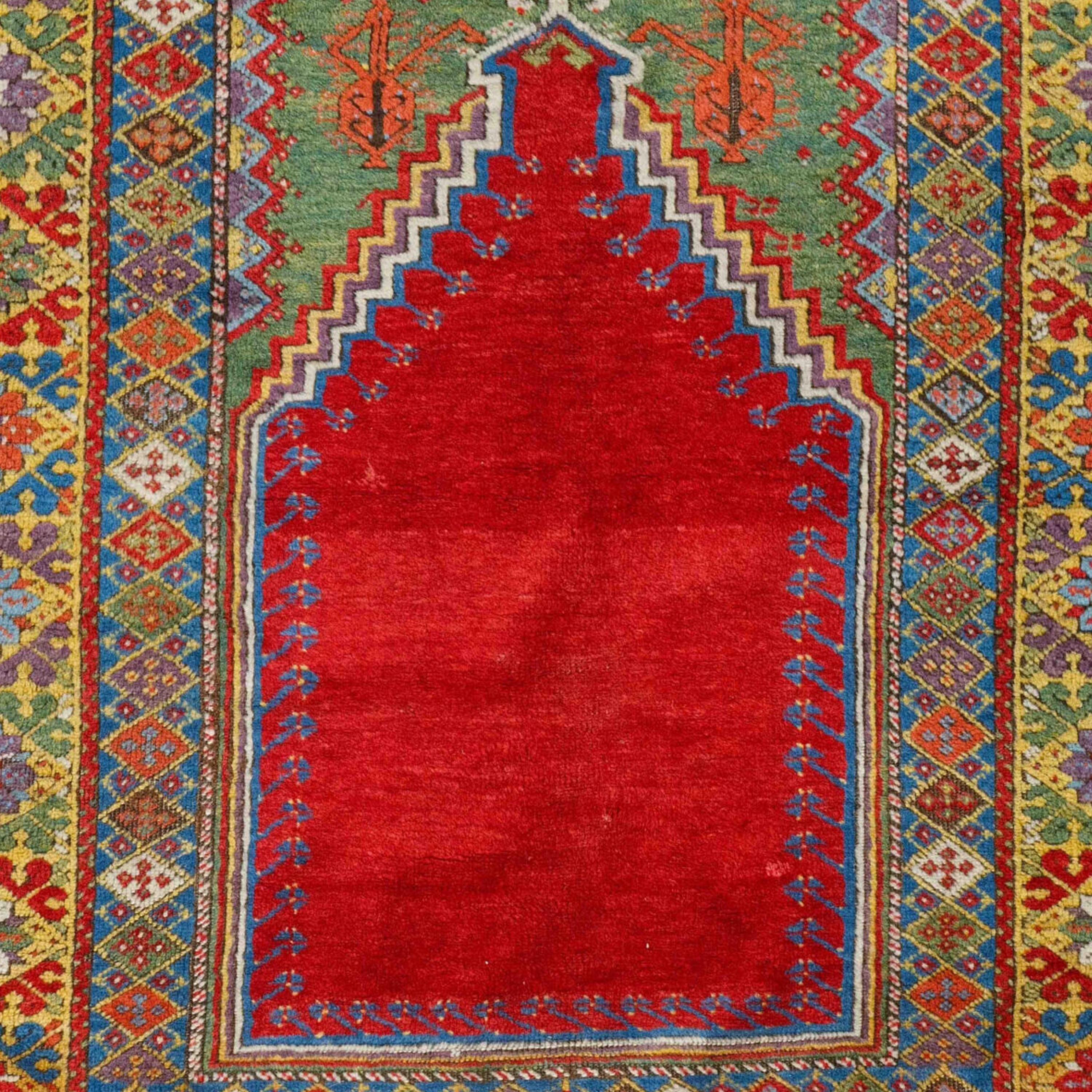 Turkish Antique Mudjur Rug - 19th Century Central Anatolia Mudjur Prayer Rug For Sale