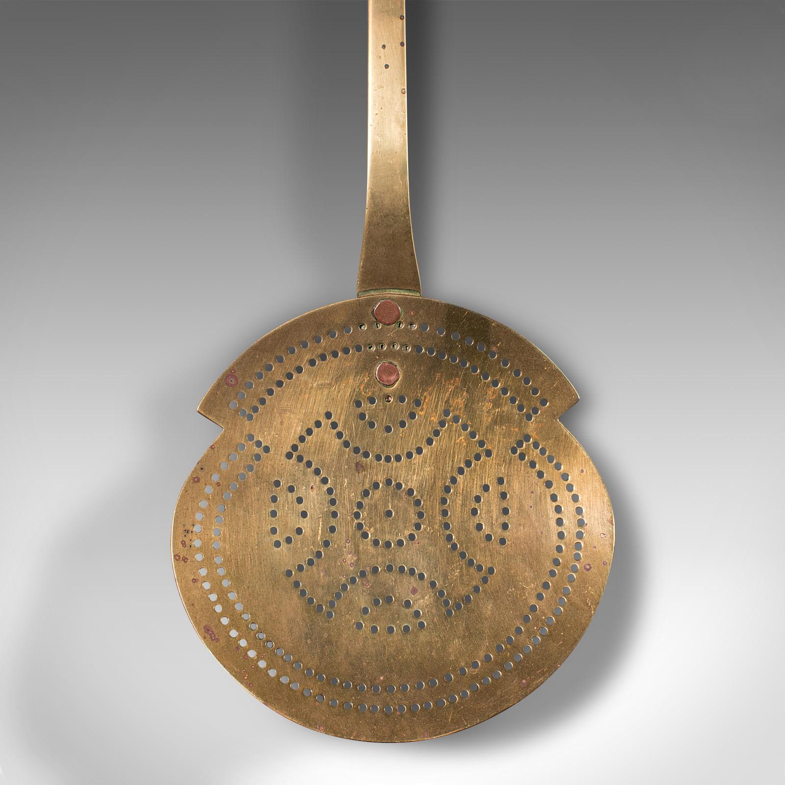 Britannique Couteau Muffin ancien, anglais, laiton, outil de cheminée, géorgien, vers 1800 en vente