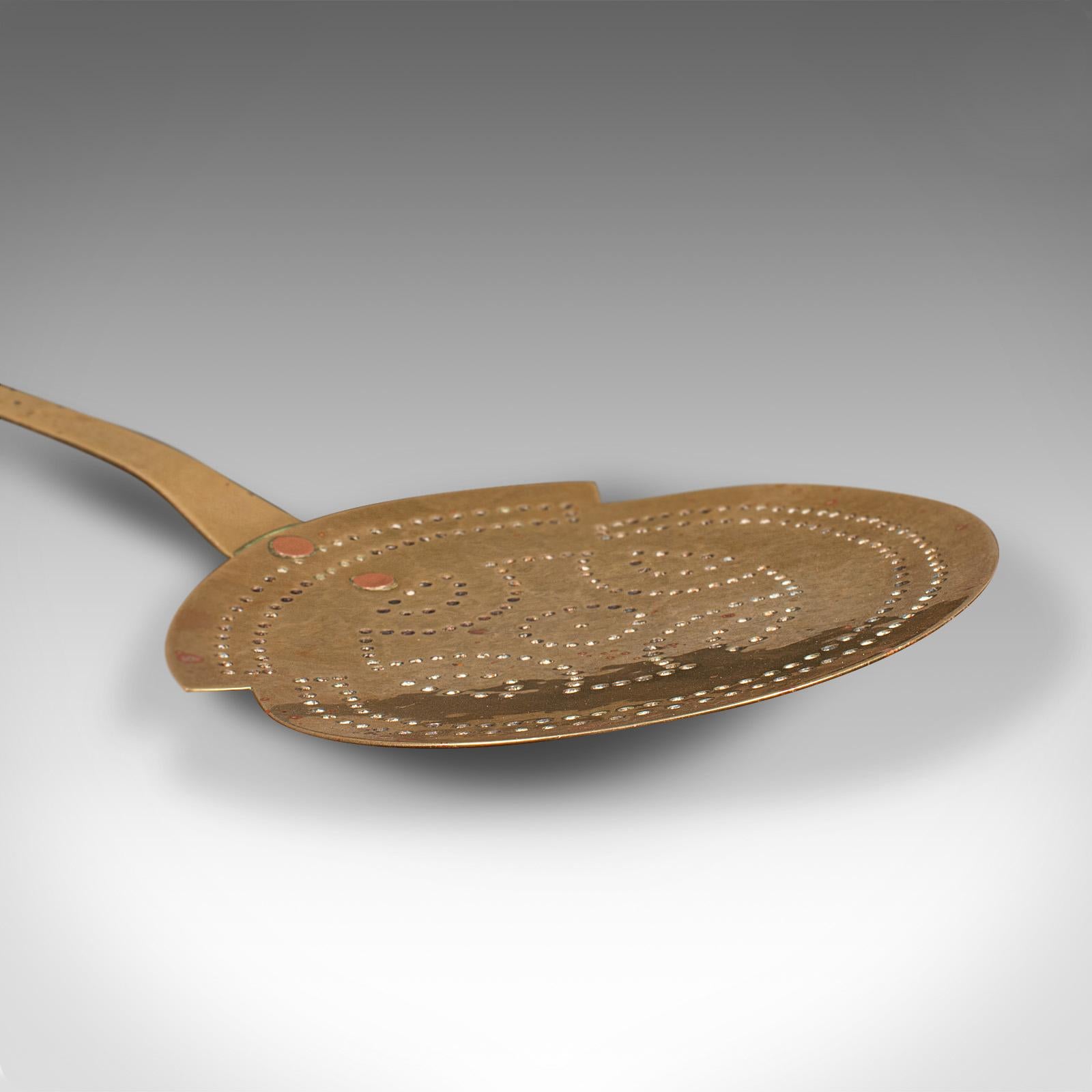 XVIIIe siècle Couteau Muffin ancien, anglais, laiton, outil de cheminée, géorgien, vers 1800 en vente