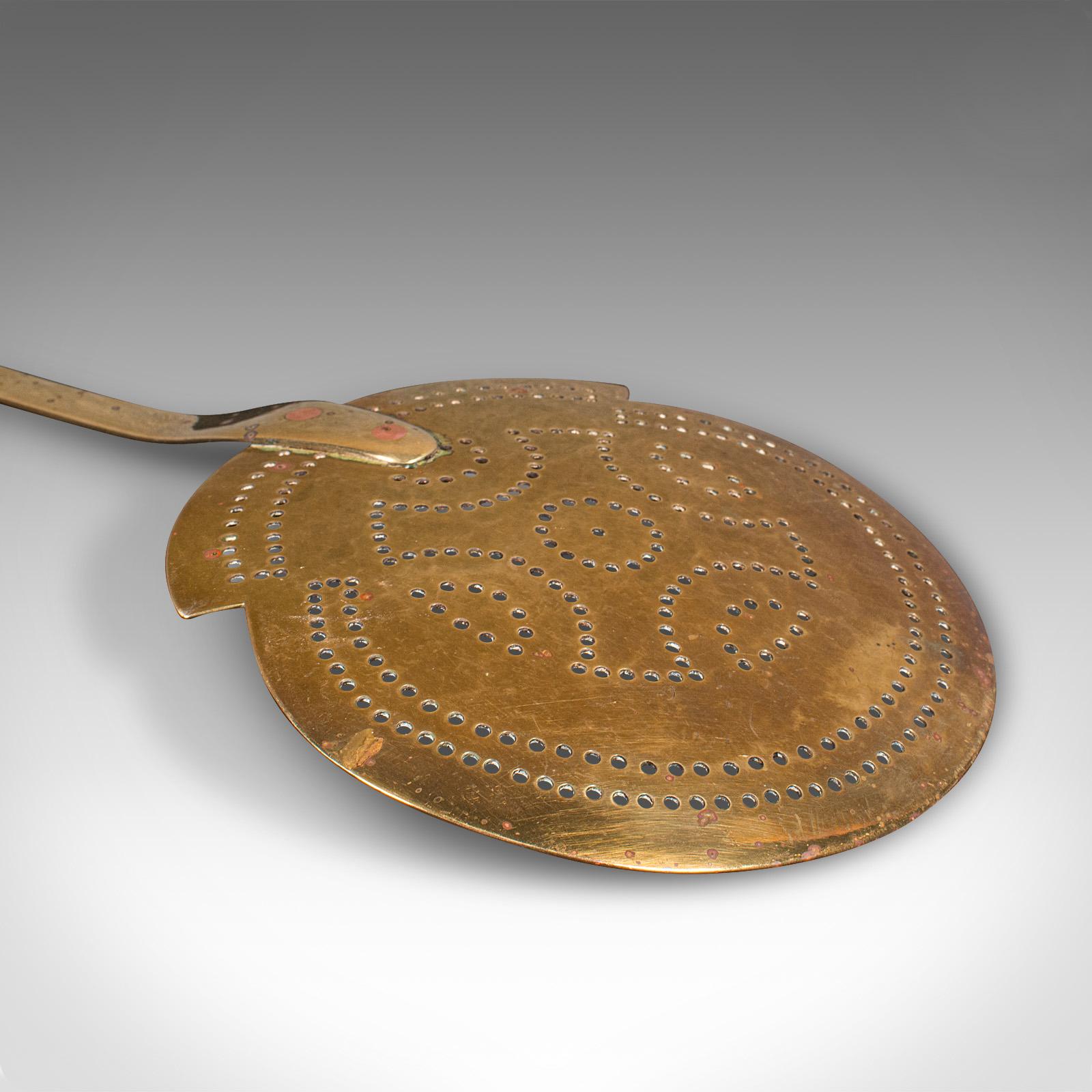 Laiton Couteau Muffin ancien, anglais, laiton, outil de cheminée, géorgien, vers 1800 en vente