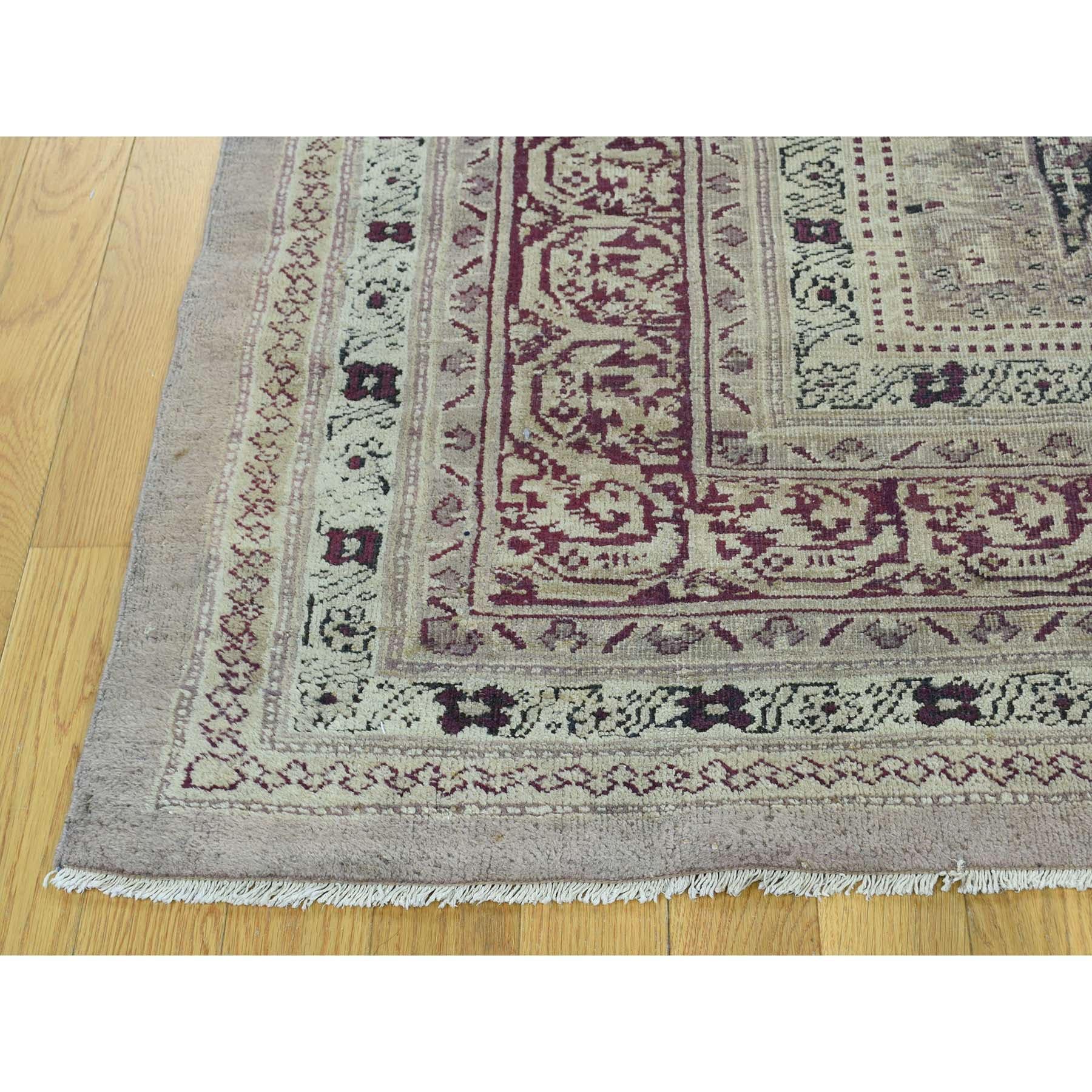 Antique Mughal Agra Paisley Design Excellent Condition Rug In Good Condition In Carlstadt, NJ