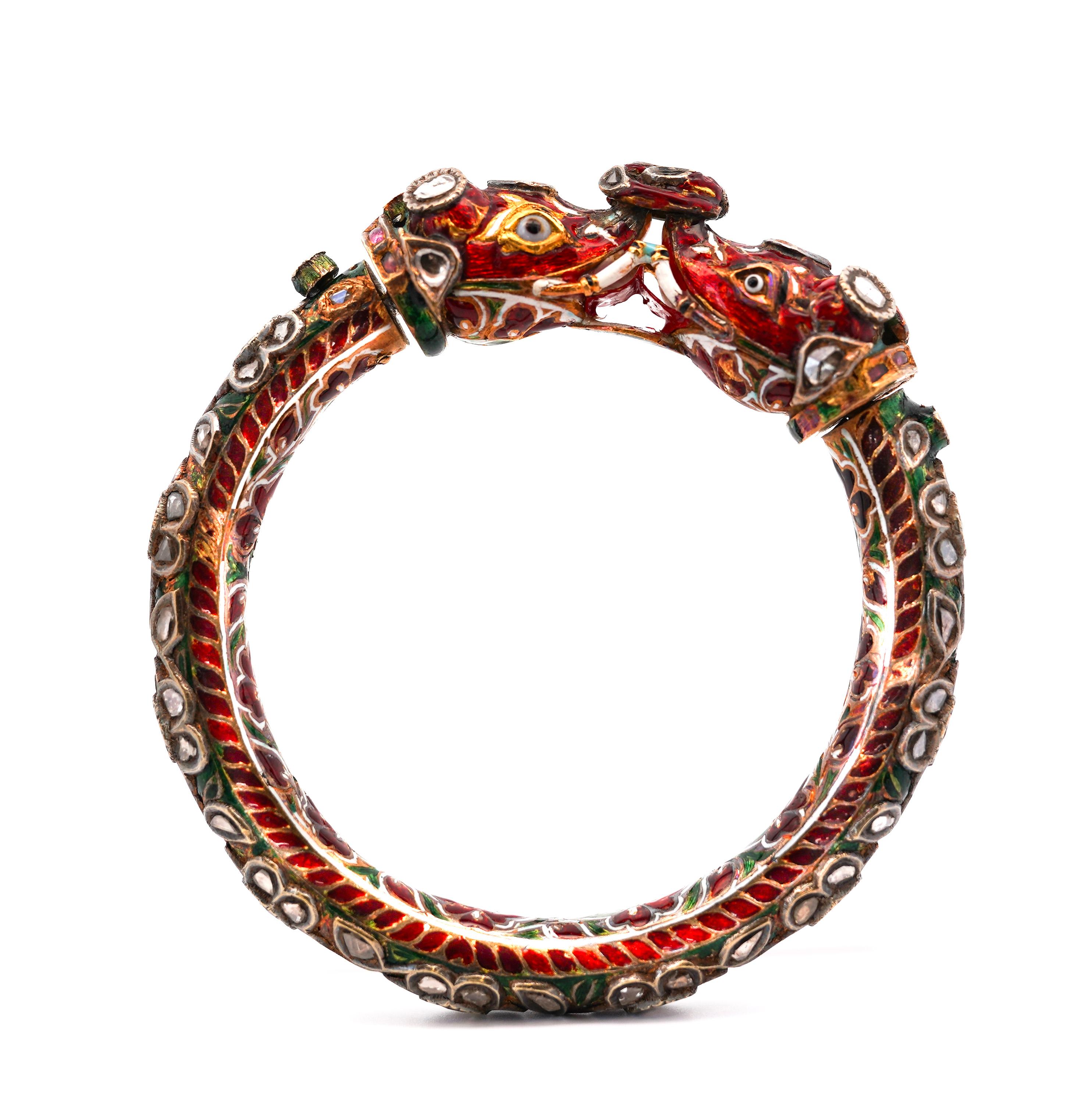 Antiker Mughal Empire indischer Elefanten-Armreif aus 22 Karat Gelbgold (Neoetruskisch) im Angebot