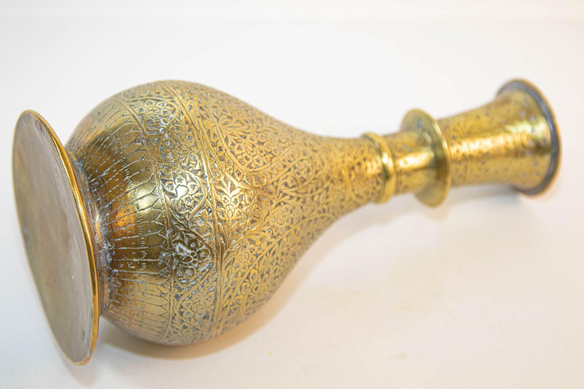 Antique Mughal Engraved 19th Century Hookah Base Indo-Persian For Sale 7