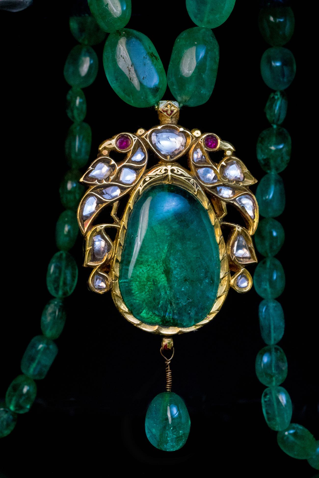 Color Verde 1 Cuerda de ónice Verde Natural de 2 mm Mughal Gems & Jewellery Perlas de Piedras Preciosas microfacetadas de 12 