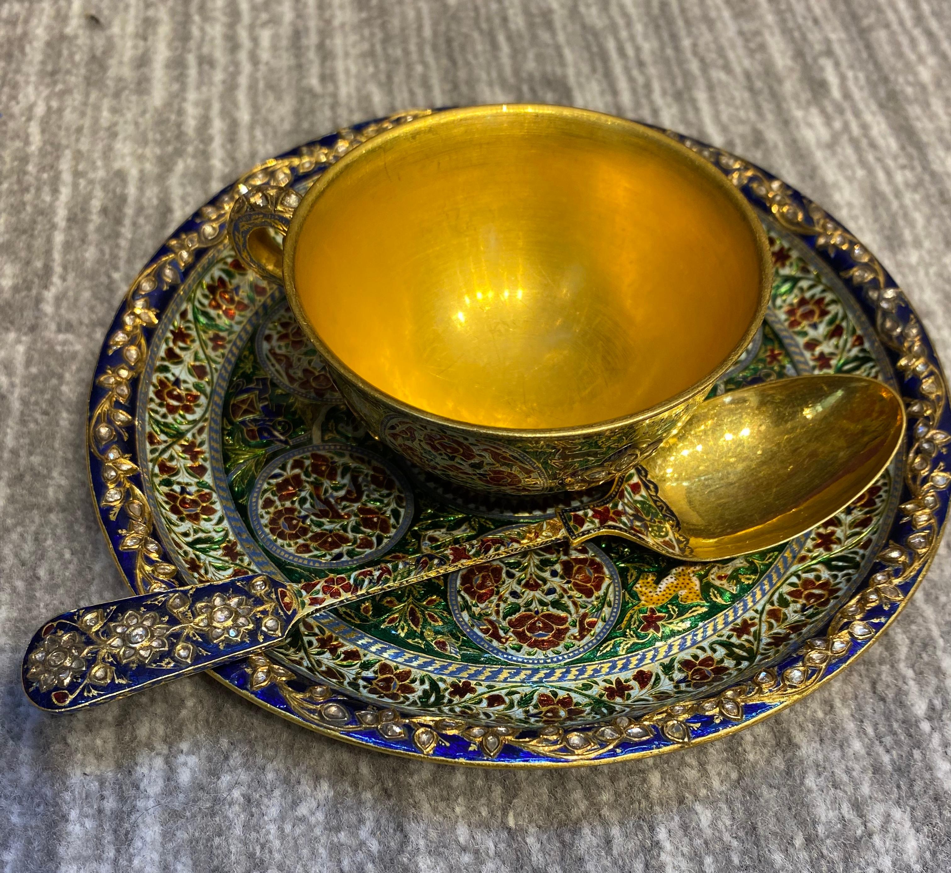 Antique Mughal Indian Enamel and Diamond Cup Saucer & Spoon Set In Excellent Condition For Sale In New York, NY