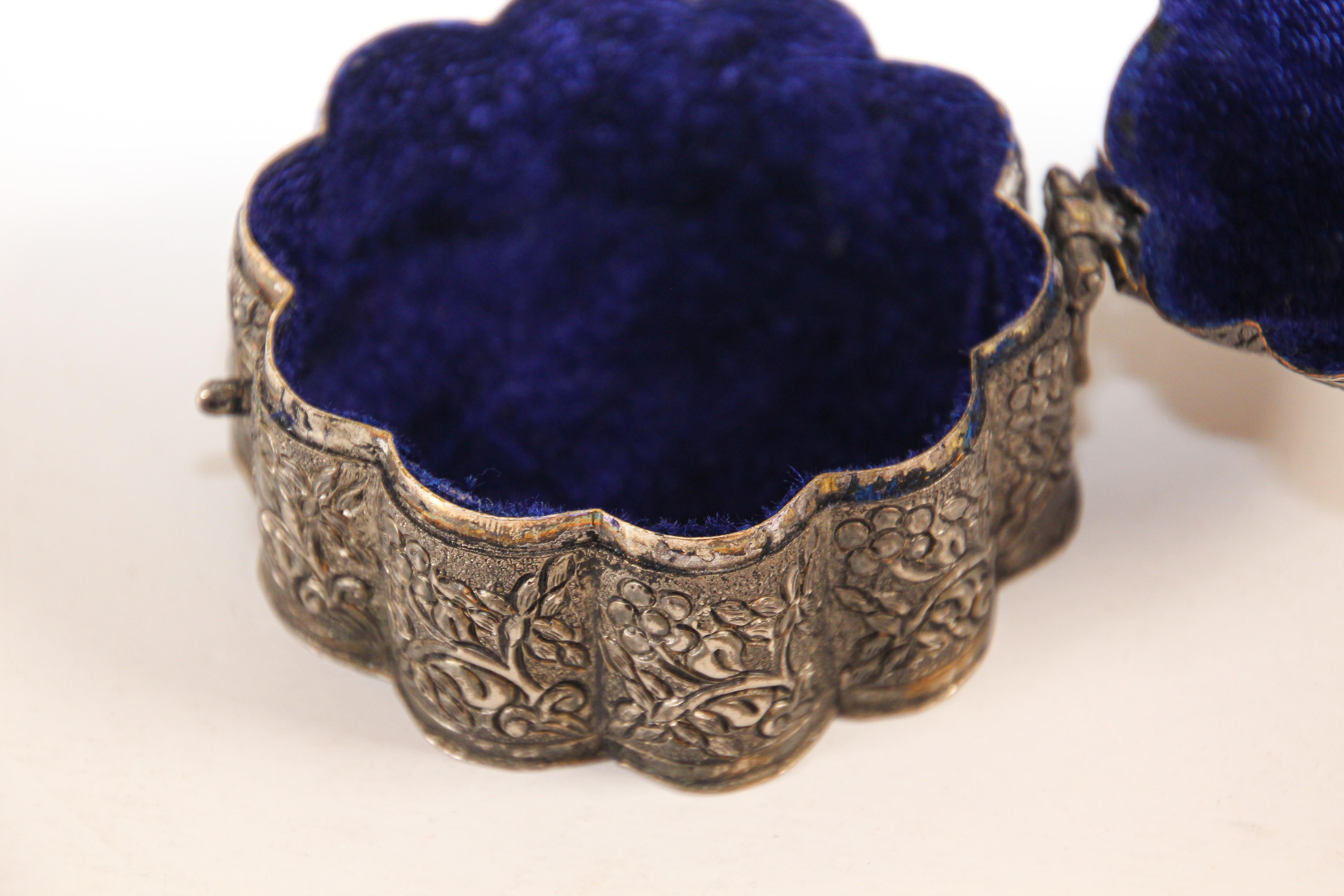 19th Century Antique Mughal Silver Chased Collectible Box Trinket Pandan Box, North India For Sale