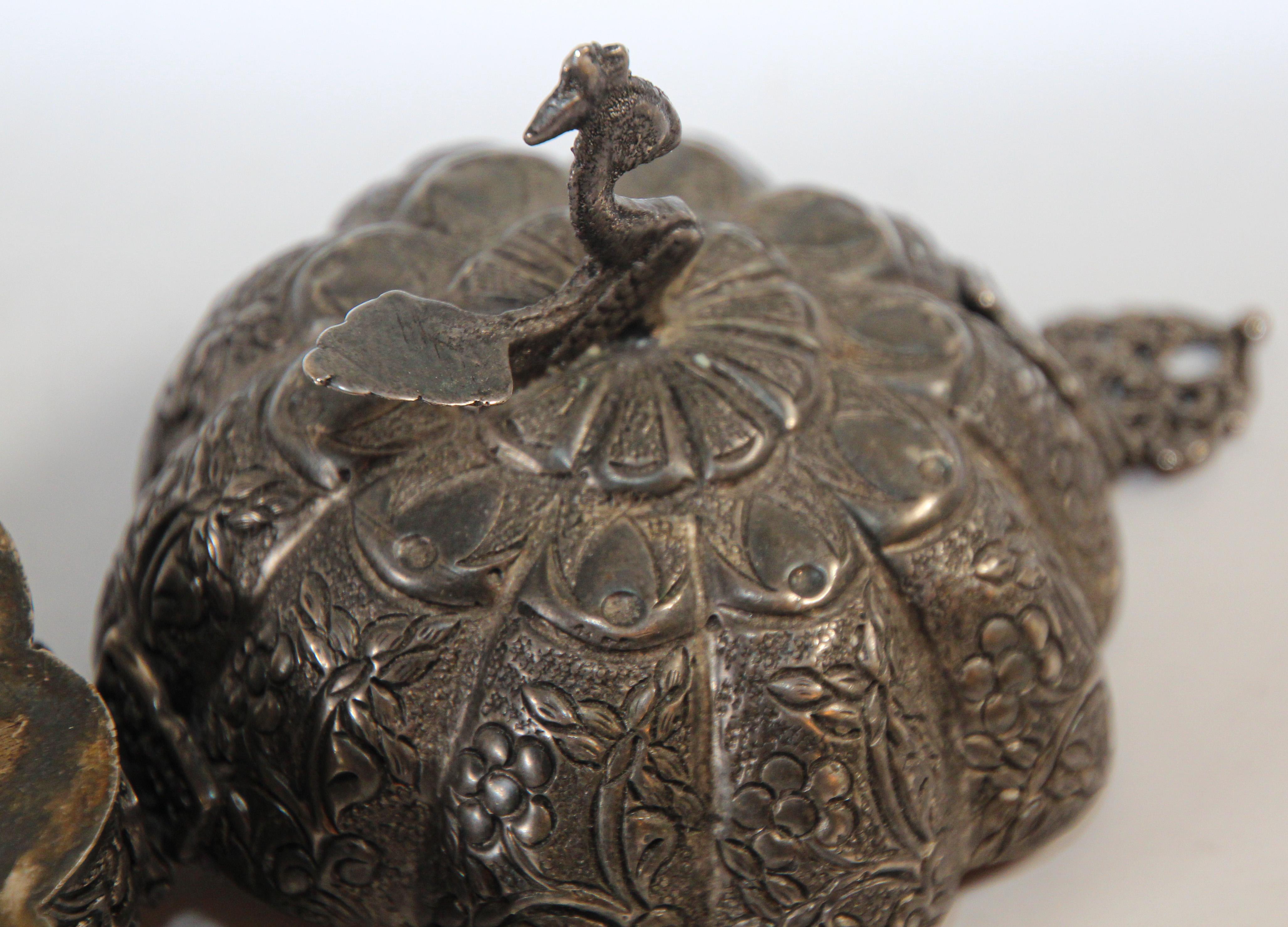 Antique Mughal Silver Chased Collectible Box Trinket Pandan Box, North India For Sale 2