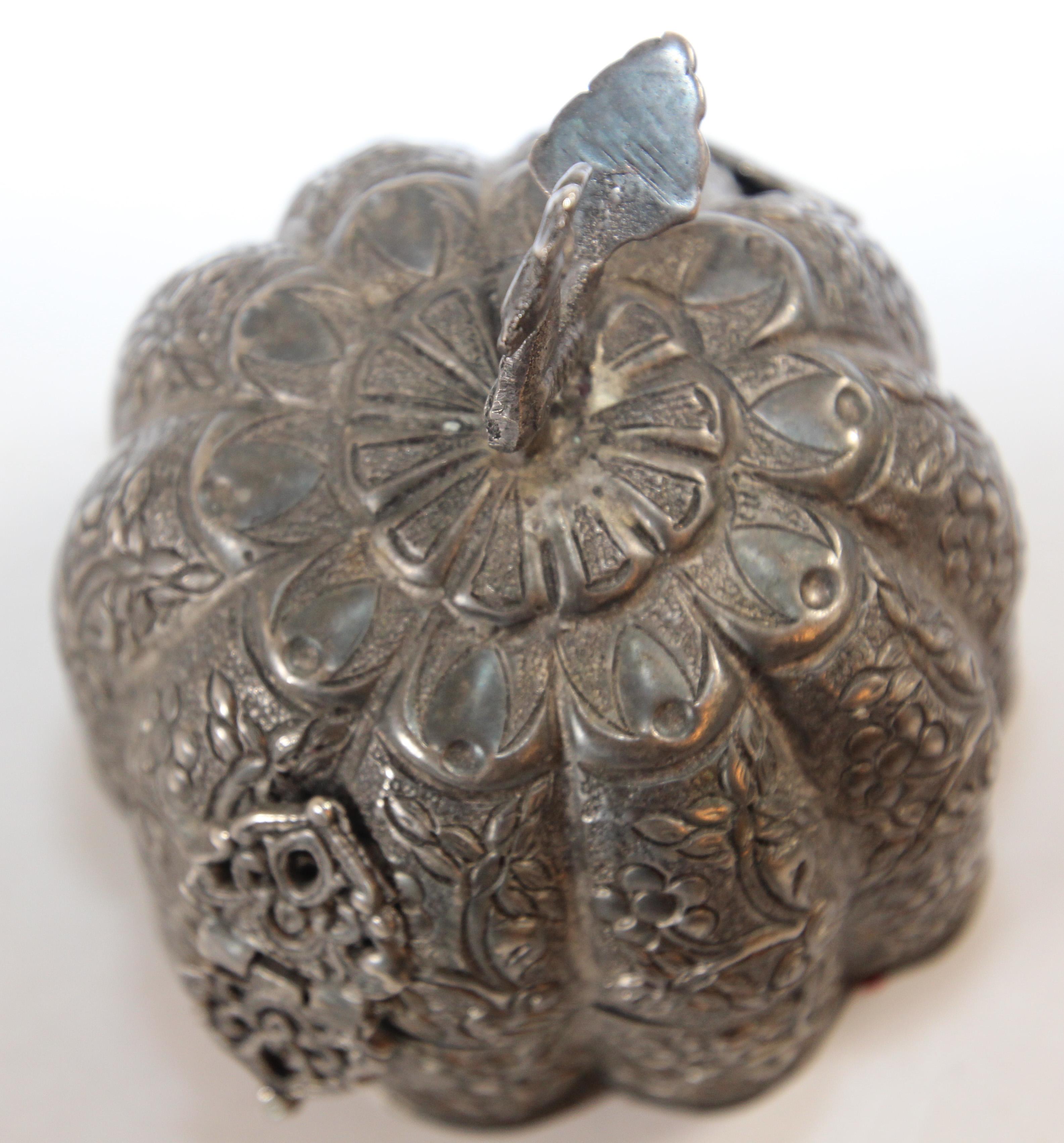 Antike antike Mughal Silber Kette Sammlerschachtel Trinket Pandan Box, Nordindien im Angebot 8