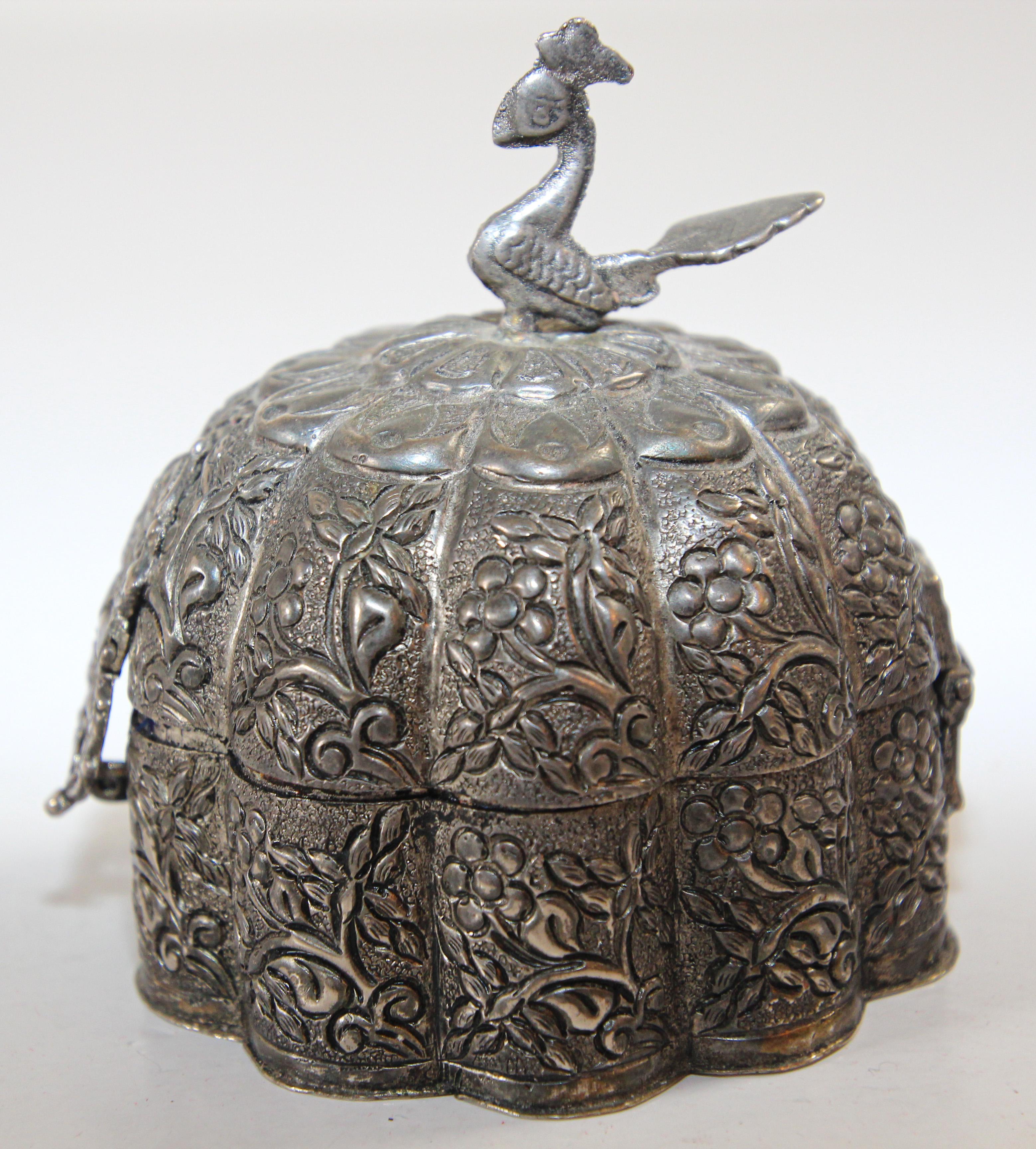 Antique Mughal Silver Chased Collectible Box Trinket Pandan Antique Mughal Silver Chased Collectible Box Trinket Pandan