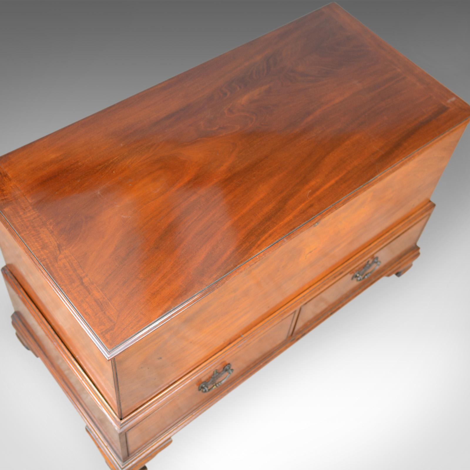 Antique, Mule Chest, English, Georgian Housekeepers Trunk, Mahogany, circa 1780 For Sale 1