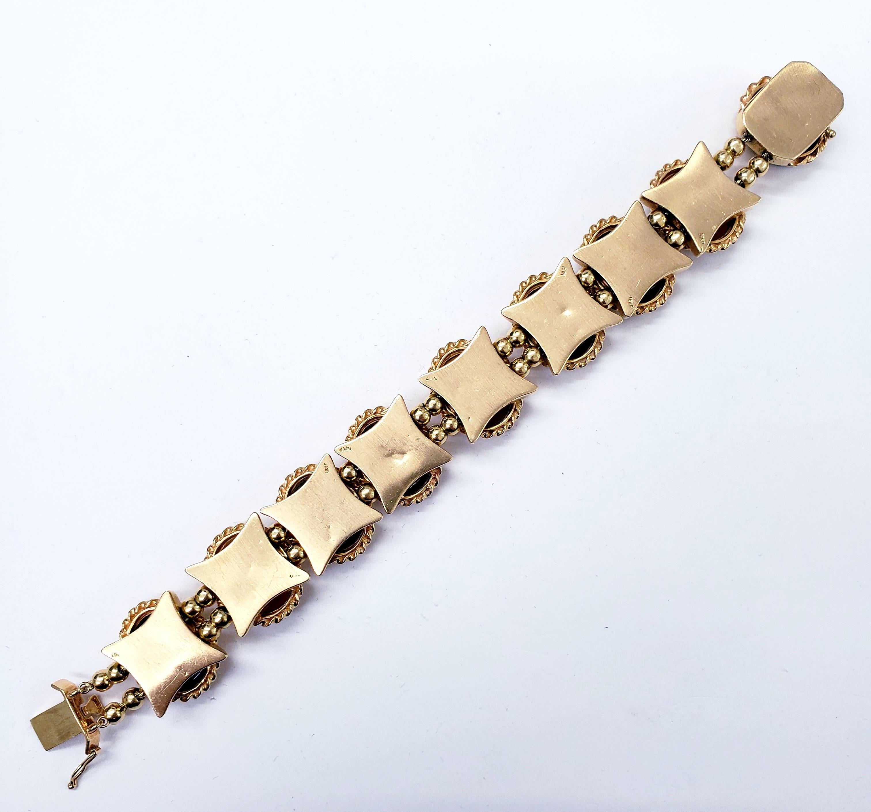 Antikes mehrfarbiges Kamee-Armband aus 14 Karat Gelbgold im Angebot 2