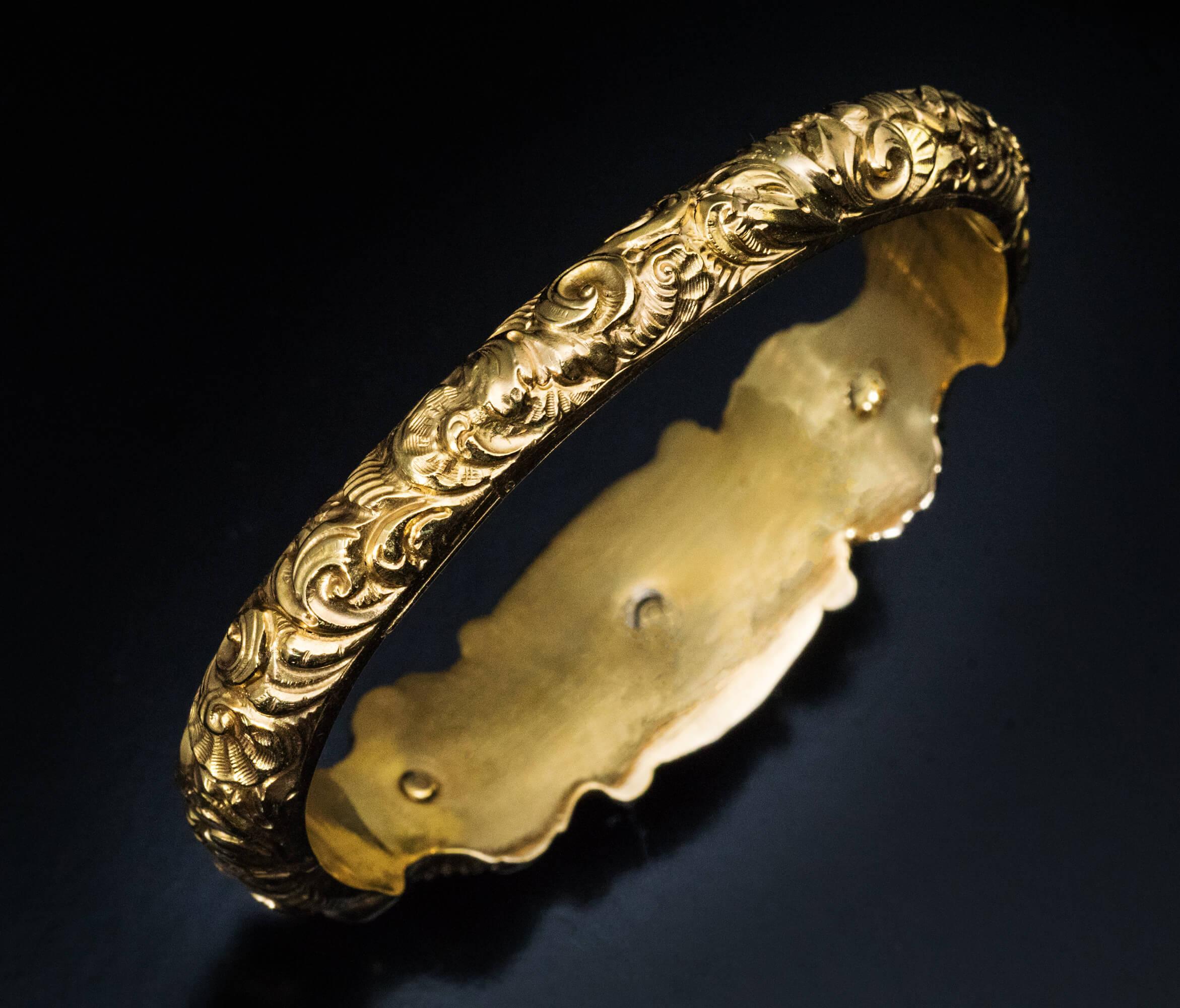 Antikes Poison-Armband mit mehreren Edelsteinen aus Gold im Zustand „Hervorragend“ im Angebot in Chicago, IL