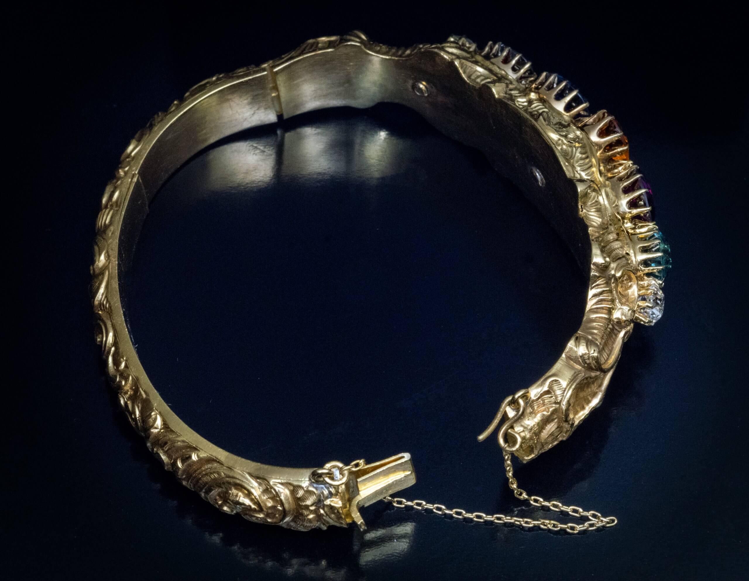 Bracelet anti-poison antique en or et pierres multiples Excellent état - En vente à Chicago, IL
