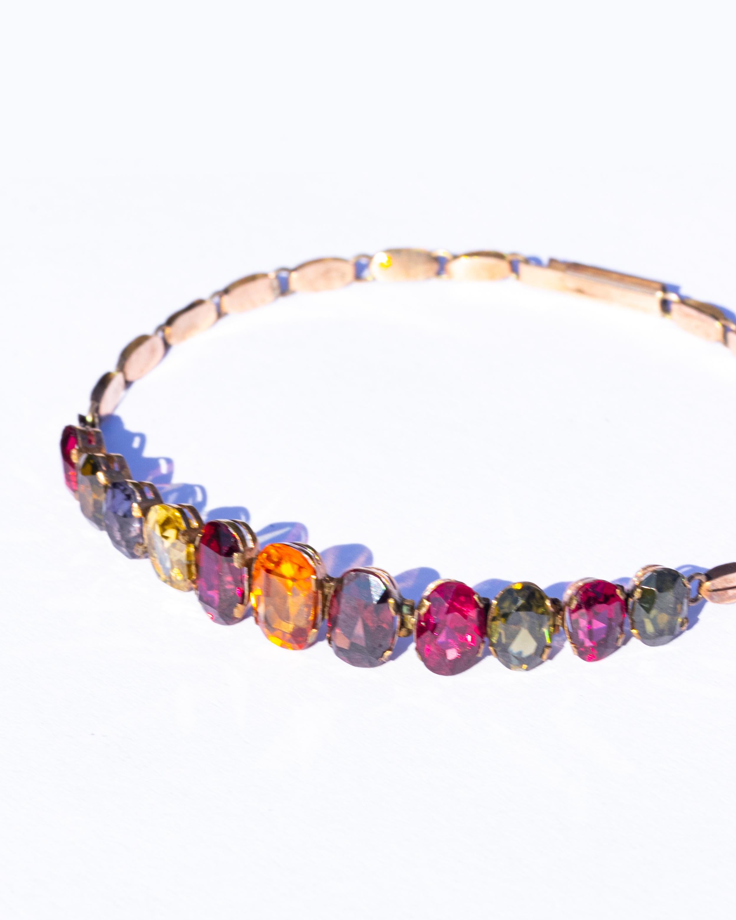 This gorgeous bracelet holds eleven beautiful stones that are wonderfully bright and sparkly. Modelled in 9ct gold.  

Length: 20.5cm
Width: 10mm

Weight: 7.6g