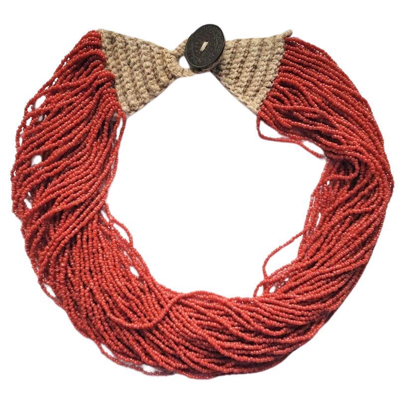 Antike mehrreihige Nagaland-Halskette aus Koralle im Angebot