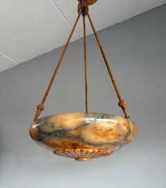 Antigua Lámpara Colgante de Alabastro Multicolor c. Suspensión de cuerda y tejadillo a juego