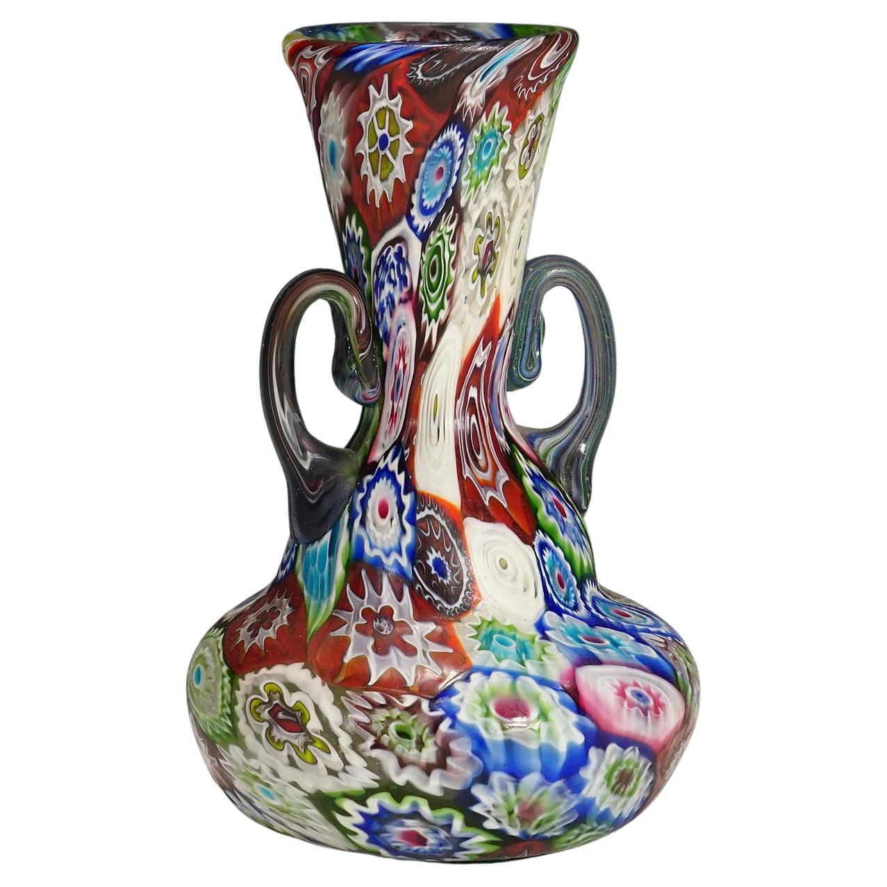 Vase Millefiori ancien multicolore avec poignées, Fratelli Toso Murano 1910