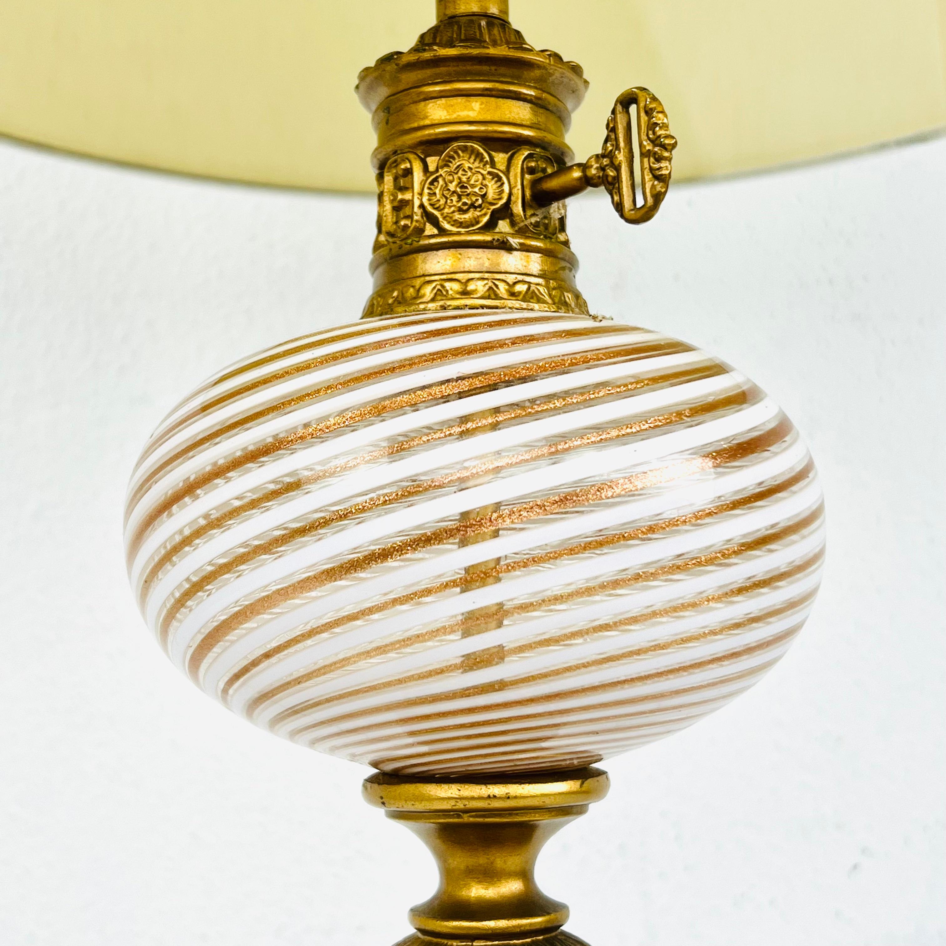italien Lampe ancienne en verre de Murano par Dino Martens en vente