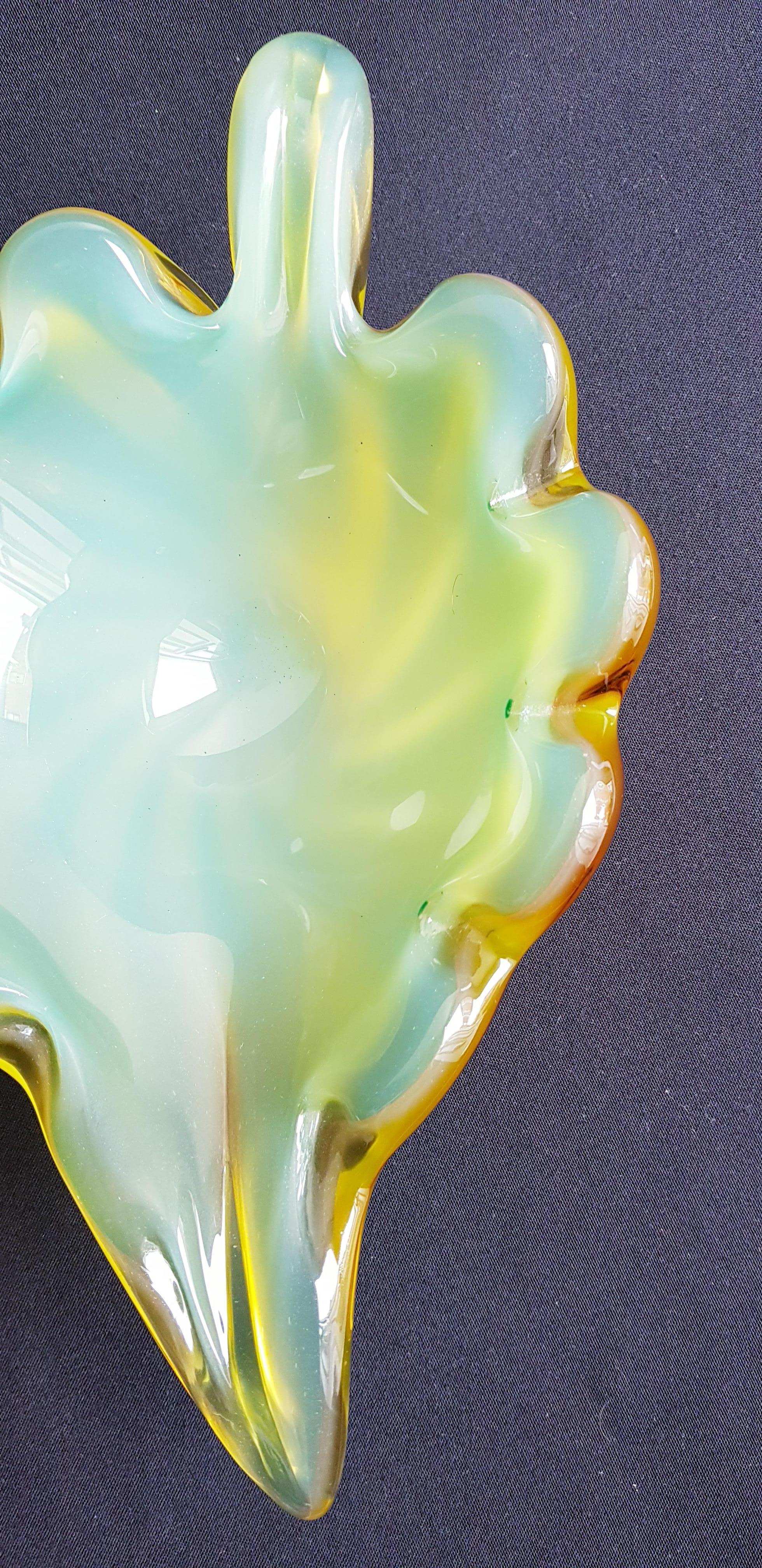 Antique murano glass opal leaf bowl by Archimede Seguso  In Excellent Condition For Sale In Grantham, GB