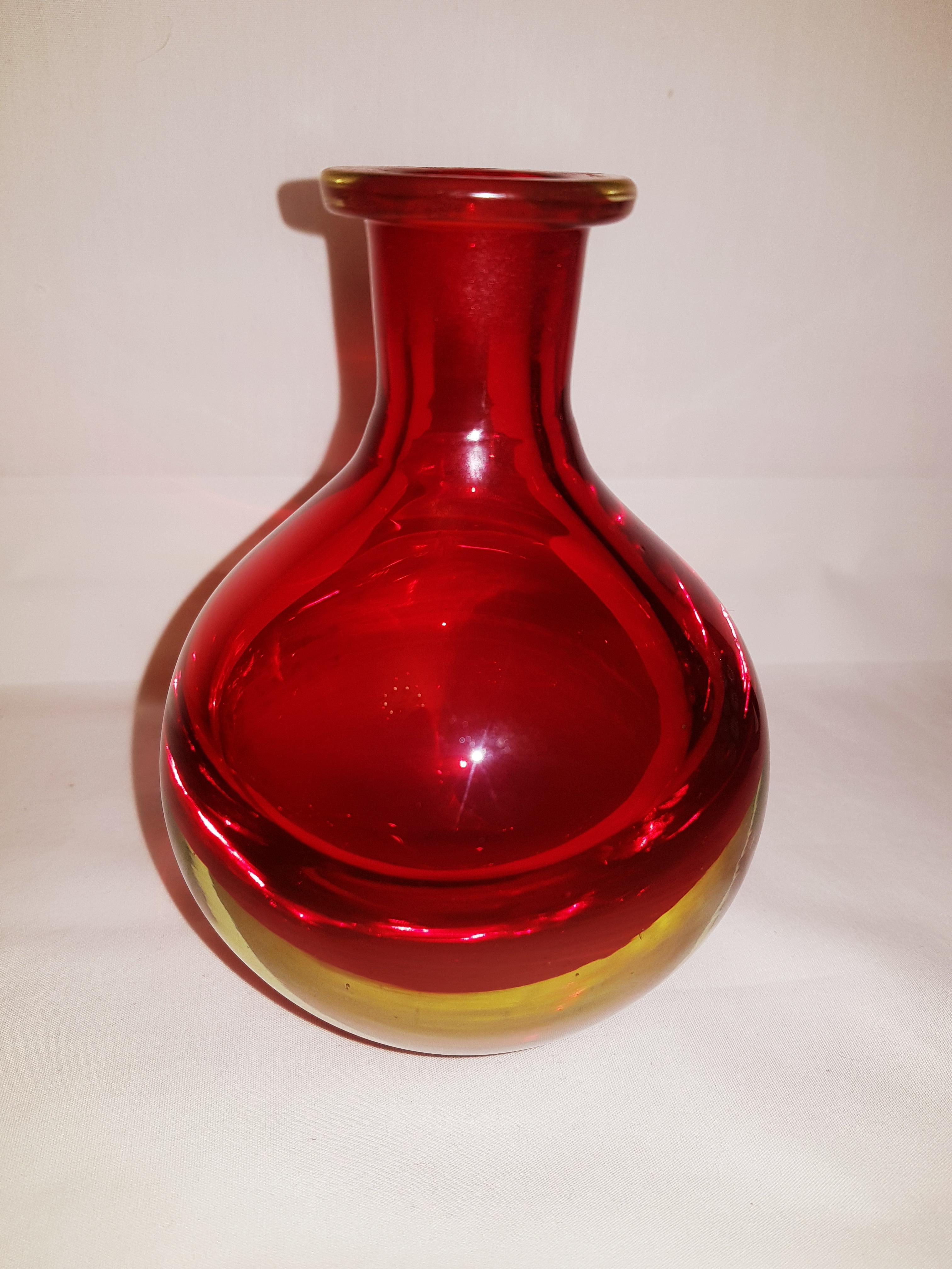Beautiful murano glass uranium somerso vase, red, and uranium, from Cendese by Antonio Da Ros years 1950 brilliant condition.