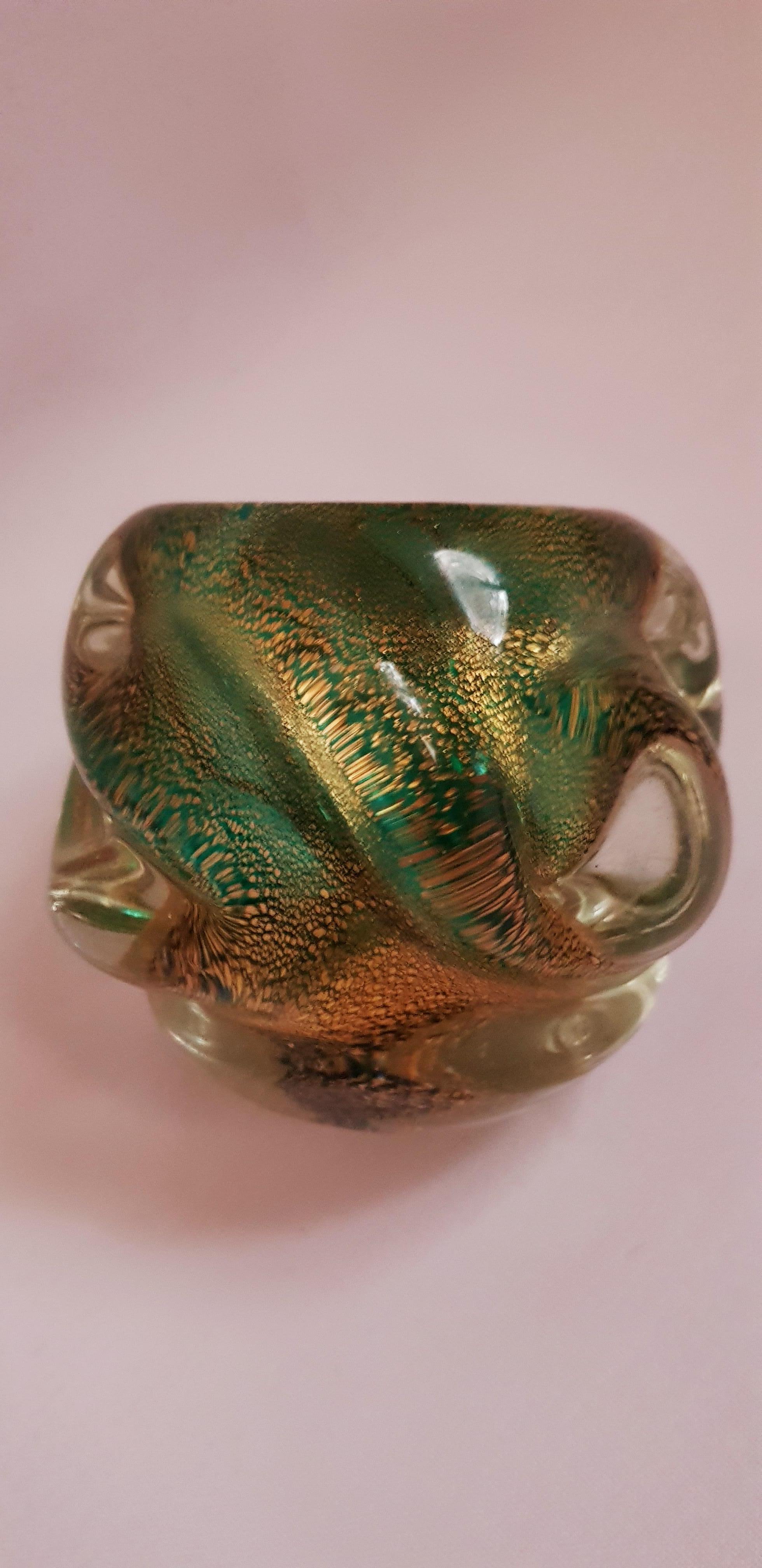 Beautiful antique murano glass somerso vase with gold leaf, emerald green, by Barovier and Toso, year 1940 brilliant condition.