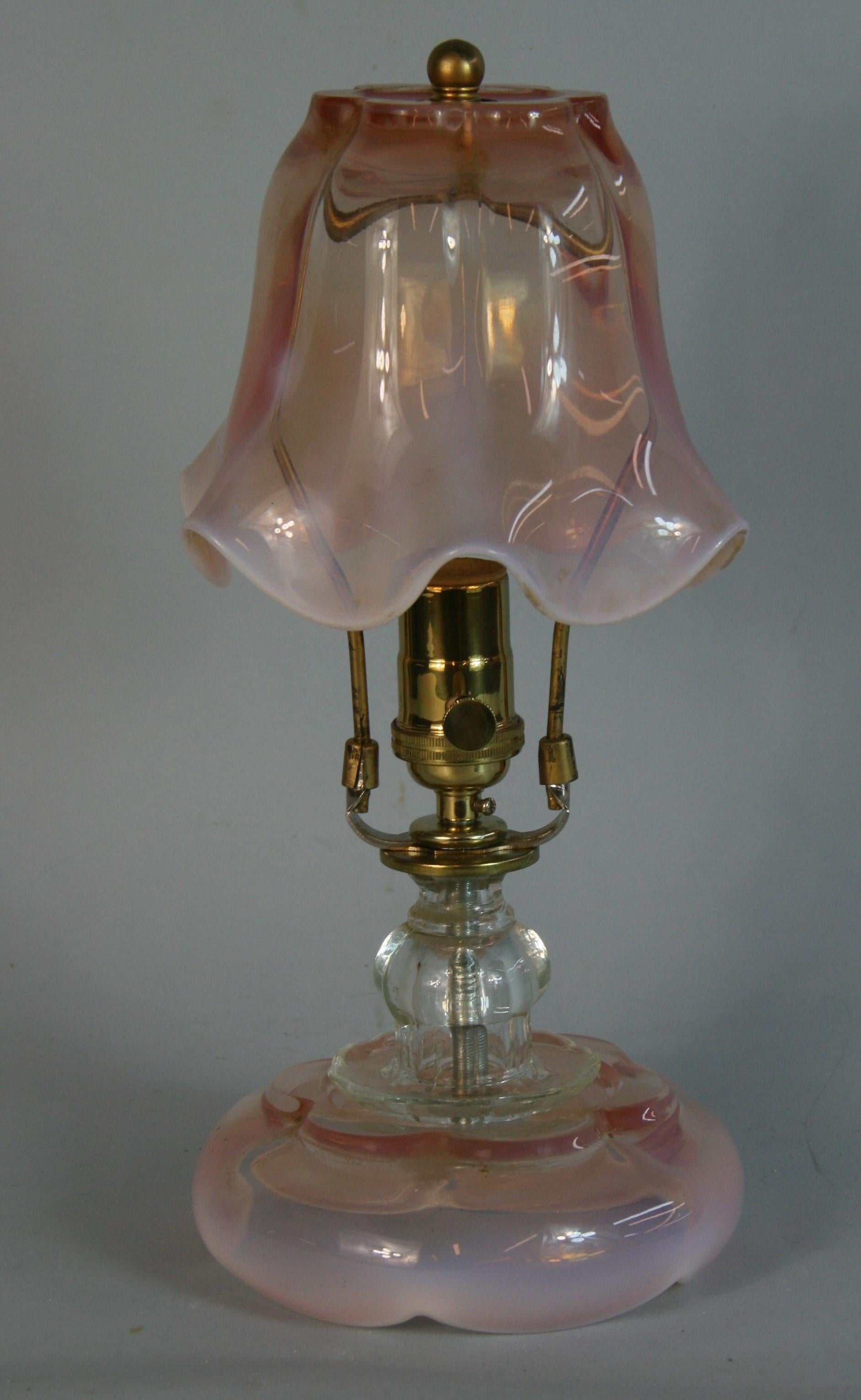 Verre d'art Paire de lampes de bureau anciennes en verre de Murano rose et verre transparent des années 1940 en vente