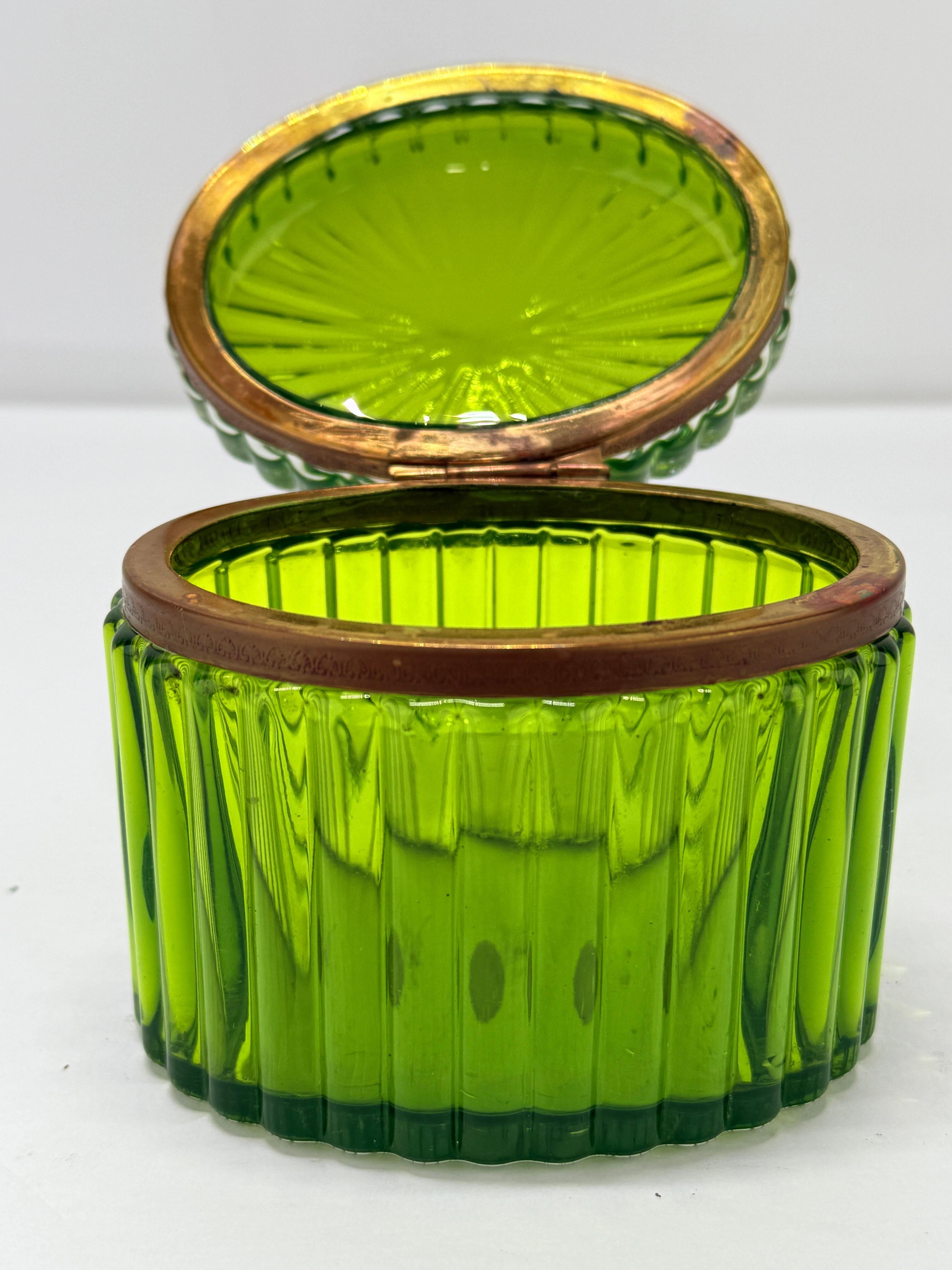 Antique Murano Green Ribbed & Ormolu Hinged Box - Original Label In Good Condition In Atlanta, GA