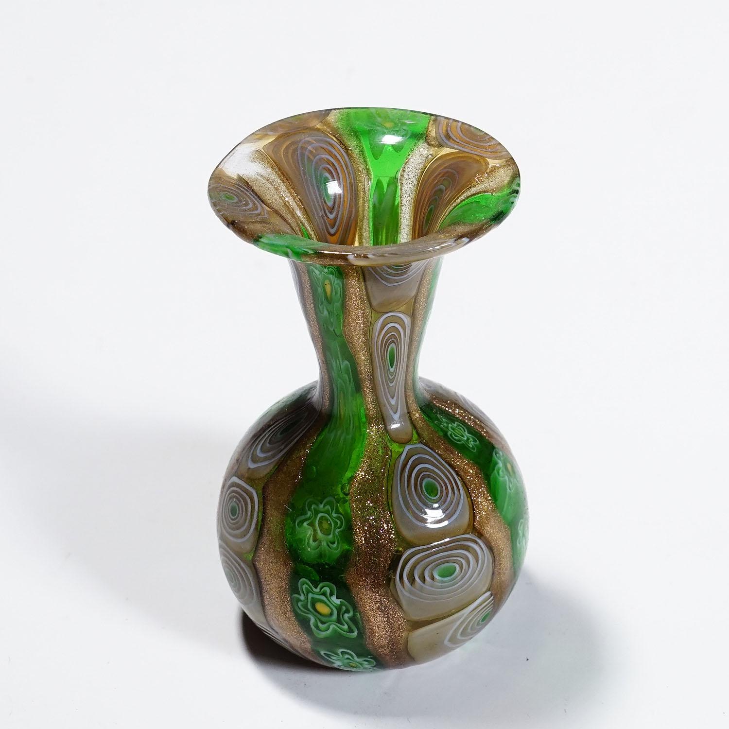 Antique Murrine Vase with Aventurine, Fratelli Toso Murano ca. 1920s In Good Condition For Sale In Berghuelen, DE