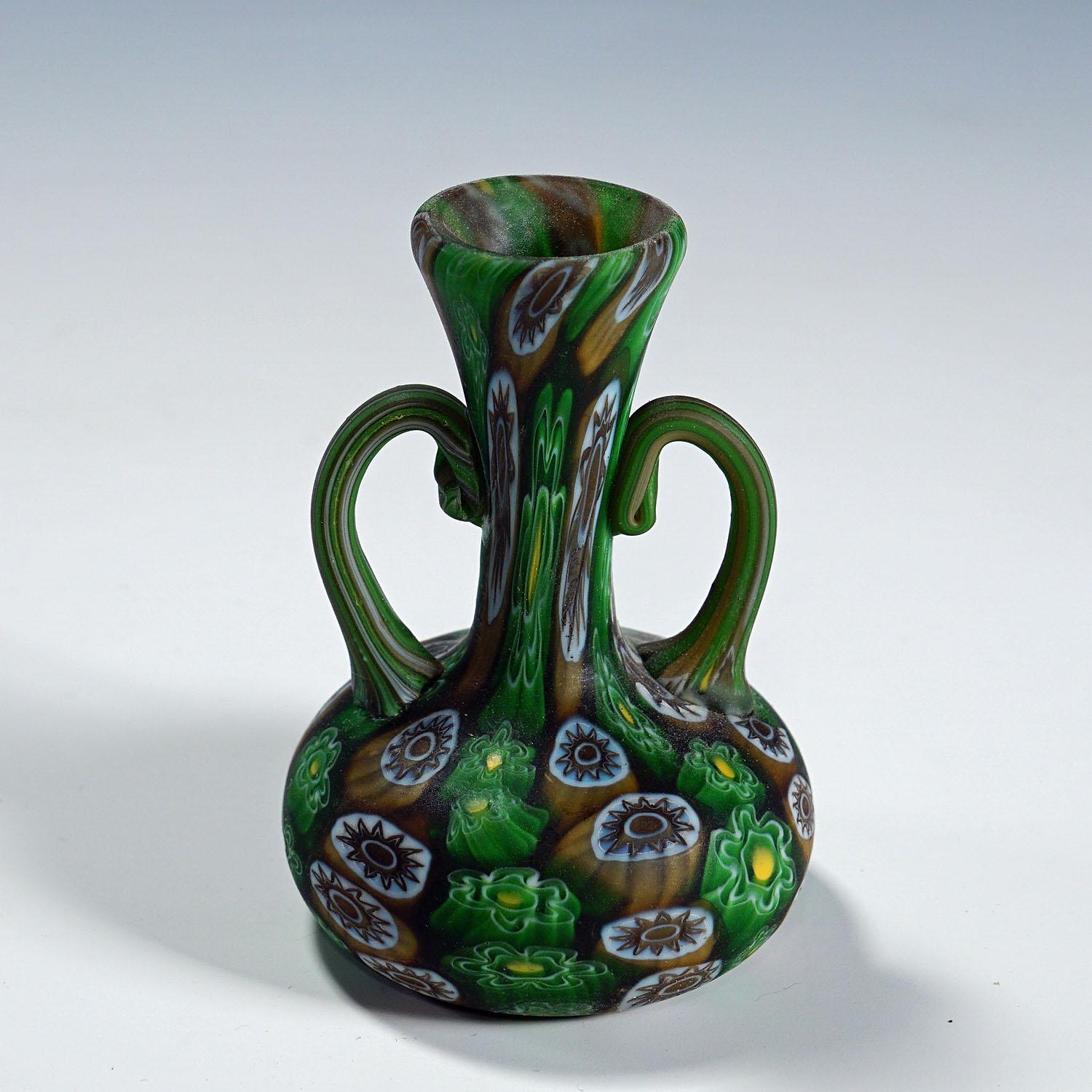 Jarrón antiguo de Murano con asas, Fratelli Toso Murano ca. 1920s Hecho a mano en venta