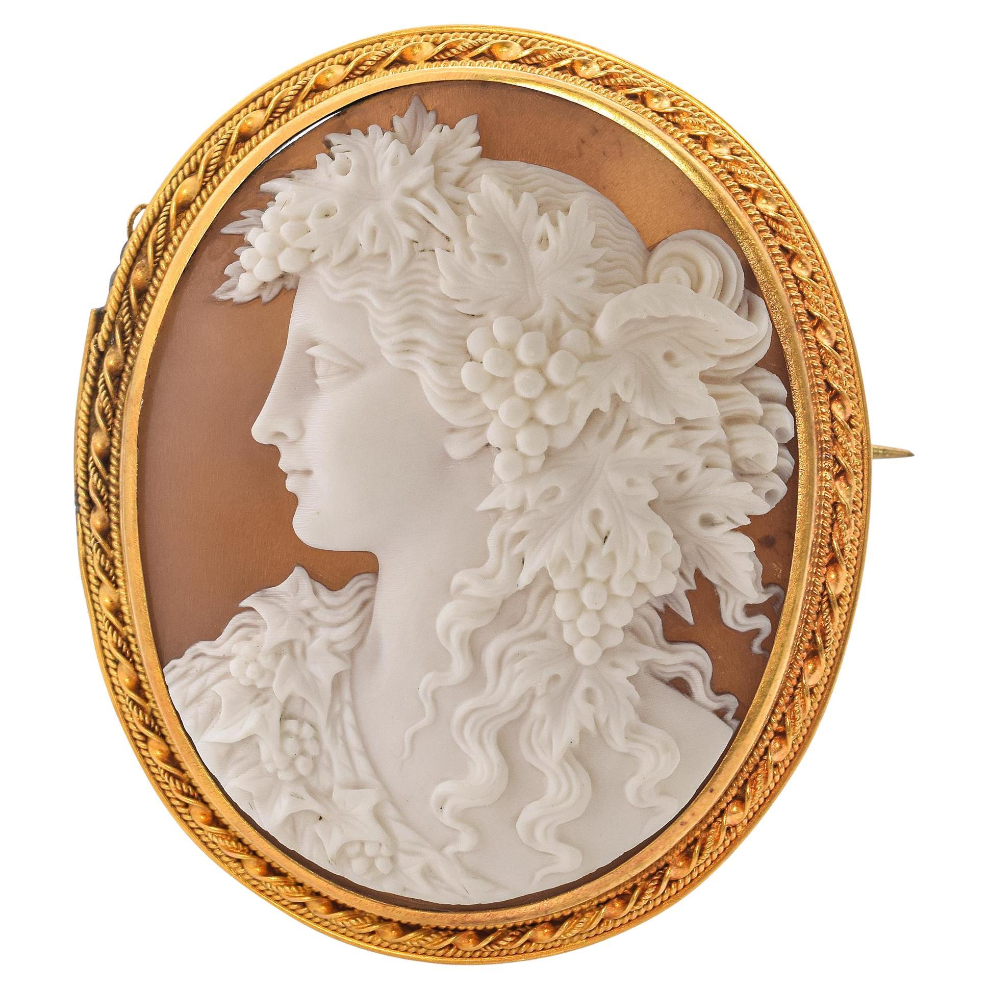 Antiguo Broche Bacante en Alto Relieve Calidad Museo