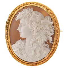 Antiguo Broche Bacante en Alto Relieve Calidad Museo
