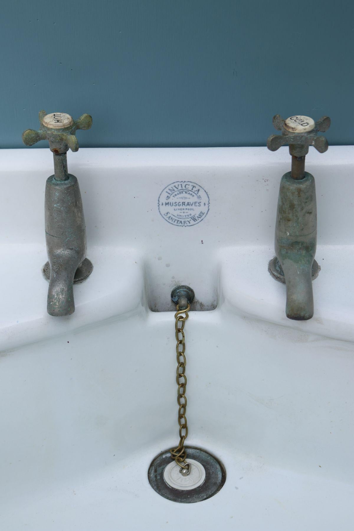 Antique Musgraves Invictus Double Basin on Stand For Sale 2
