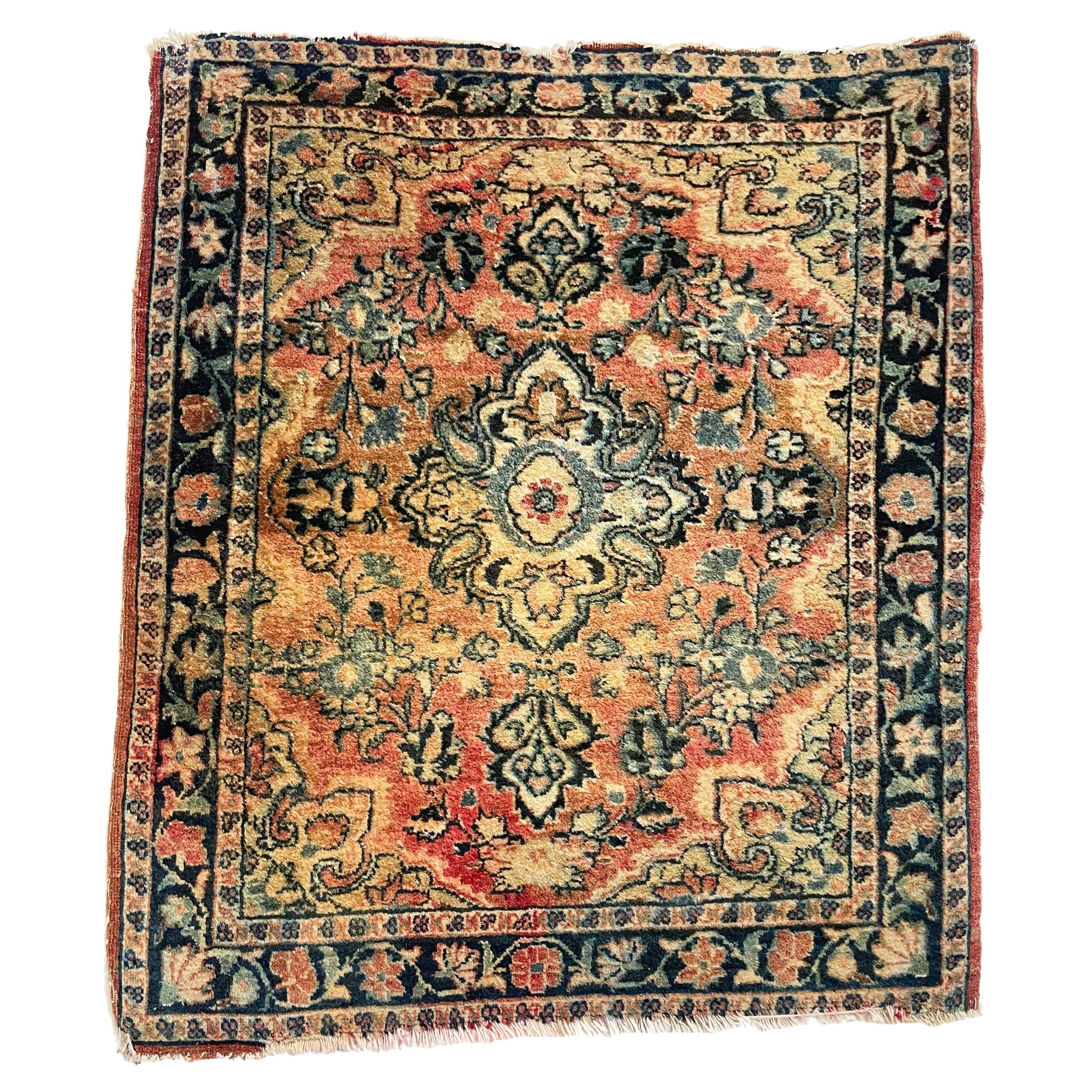 Alfombra Sarouk antigua de tonos apagados, c. 1930-40