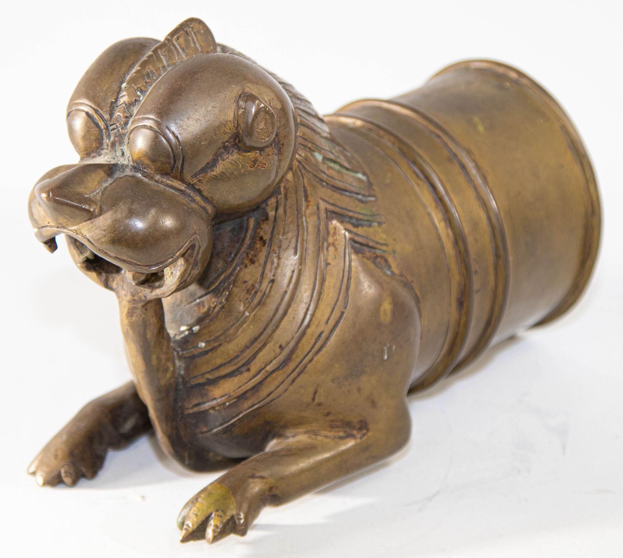 Ancienne poignée palanquin mythique tigre en bronze 18-19e siècle en vente 7