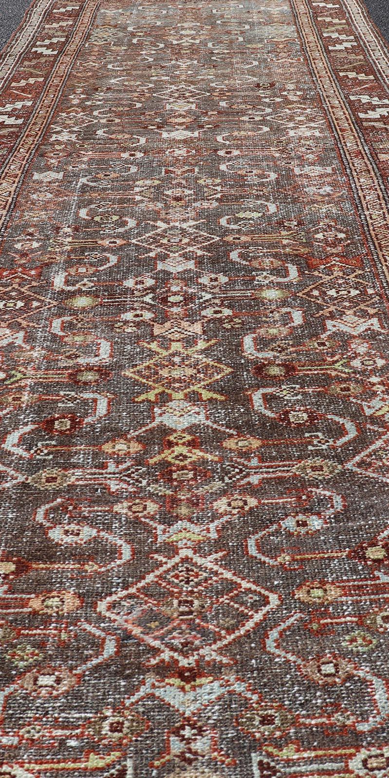 Laine Ancien tapis de course persan de N.W. Motifs géométriques et floraux 3'1 x 9'10 en vente