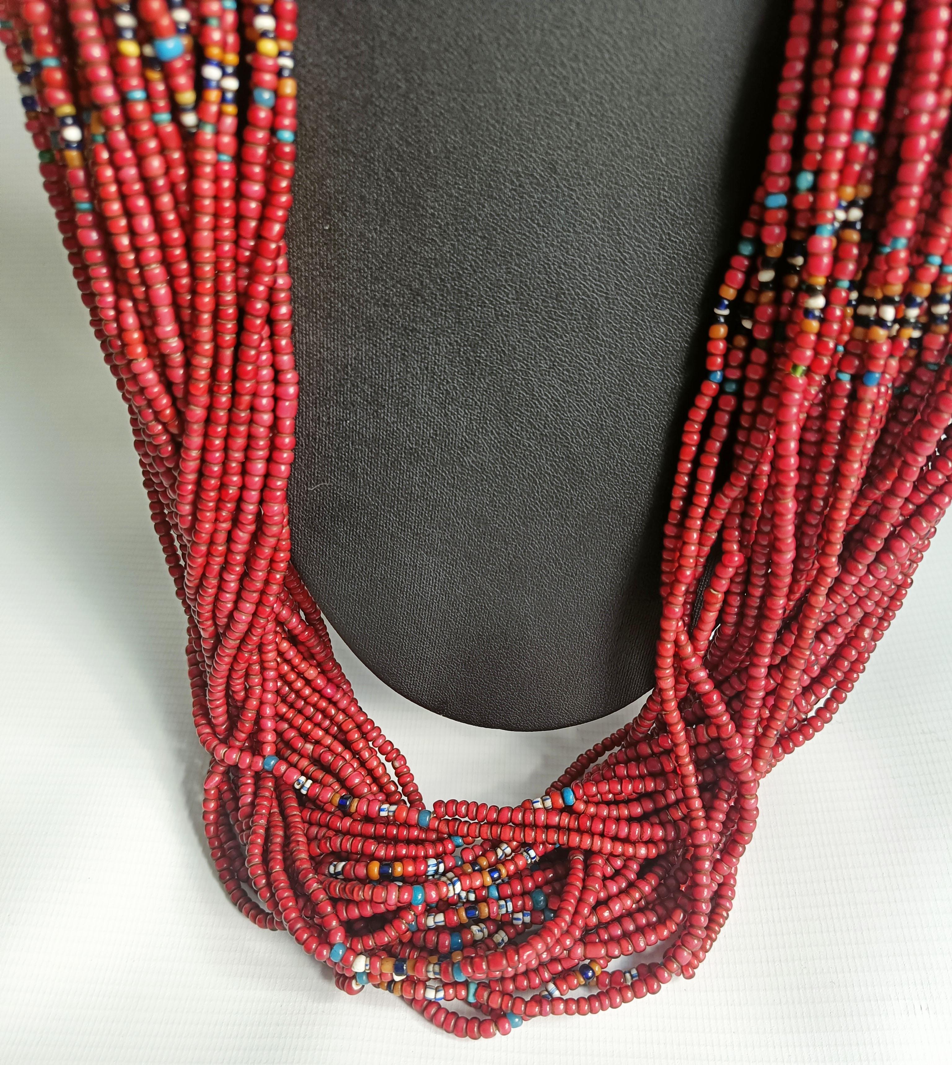 Antique Naga white heart bead necklace Konyak North India Asian Tribal Jewellery In Good Condition For Sale In London, GB
