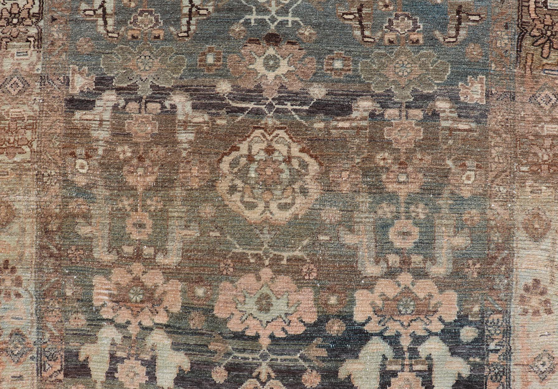 Antiker Nahavand-Teppich mit All-Over-sub-Geometrischem Design in gedämpften Farben (Wolle) im Angebot