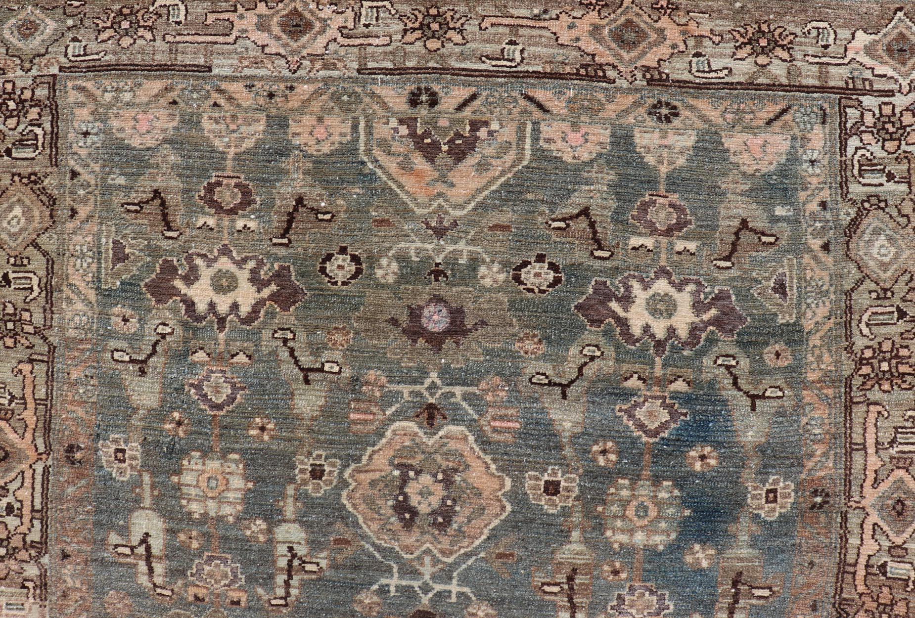 Antiker Nahavand-Teppich mit All-Over-sub-Geometrischem Design in gedämpften Farben im Angebot 1