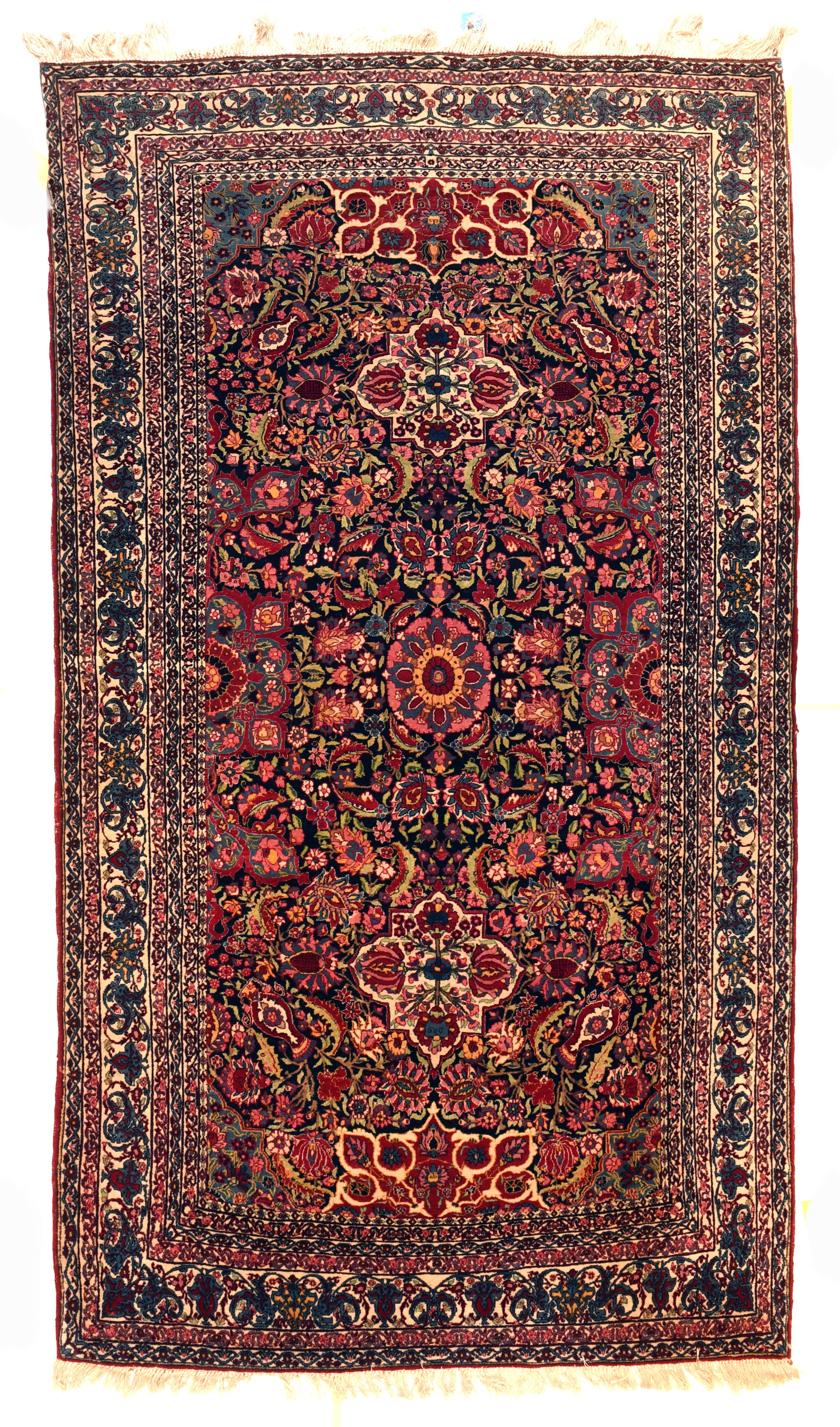Antique Nain Toudeshk Rug 4'9'' x 8'5'' In Excellent Condition For Sale In New York, NY