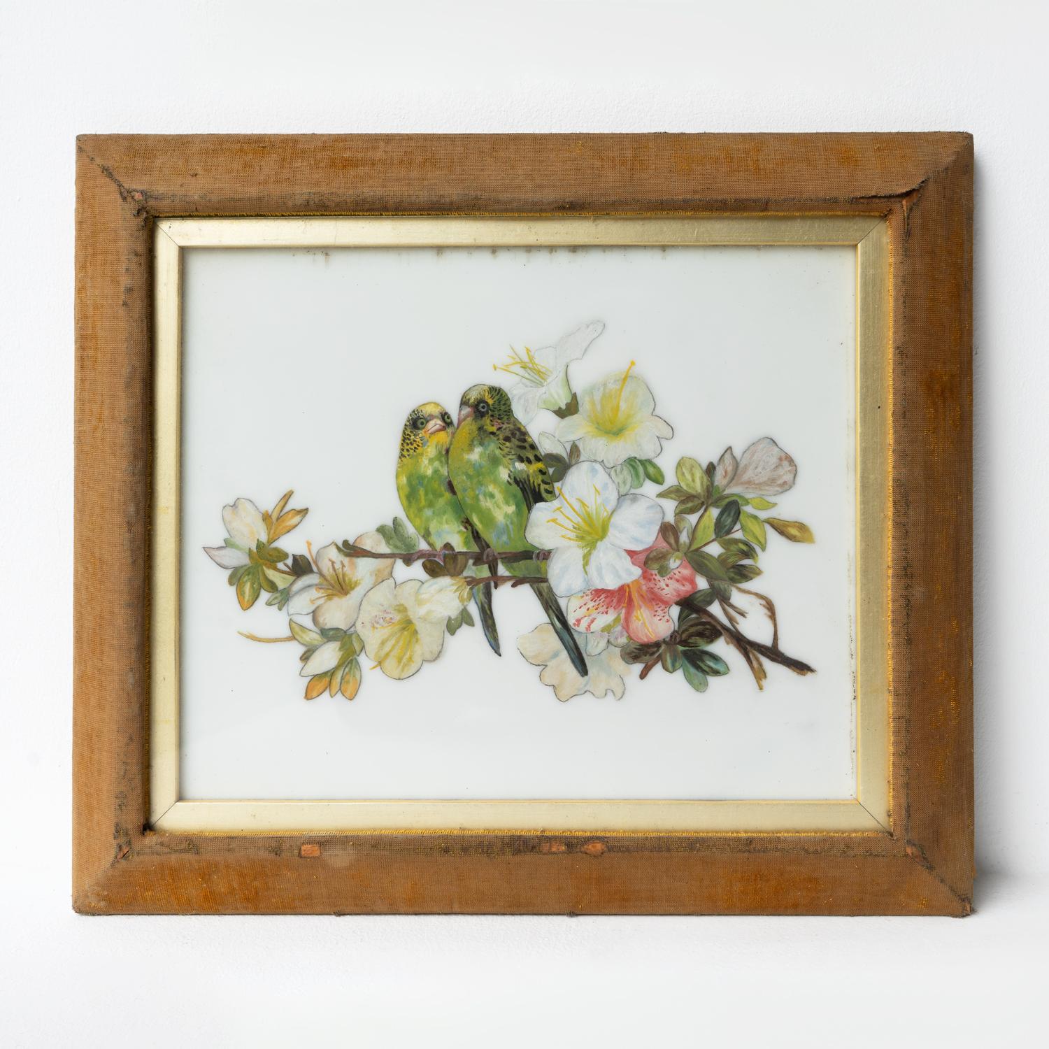 PINTURA ORIGINAL ANTIGUA QUE REPRESENTA AVES (PERIQUITO AKA PERIQUITO AKA PERIQUITO COMÚN)

Una encantadora escena que representa a dos pájaros de colores enamorados, acurrucados el uno contra el otro posados en una rama de lo que parece ser un