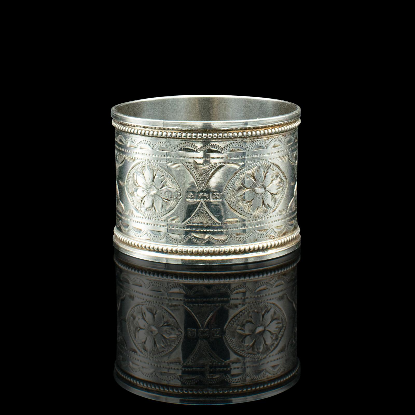 Antique Napkin Ring, English Sterling Silver, Table Decor, Hallmarked, Date 1922 In Good Condition For Sale In Hele, Devon, GB